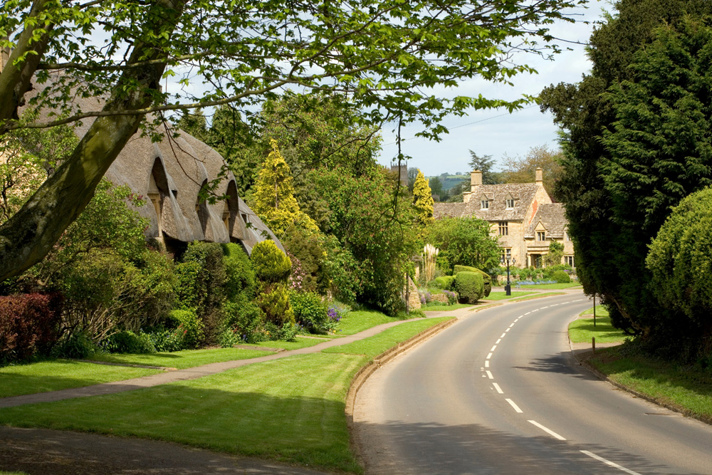 Thatched Cotswold cottages in Chipping Campden, Cotswolds, Gloucestershire, England, UK