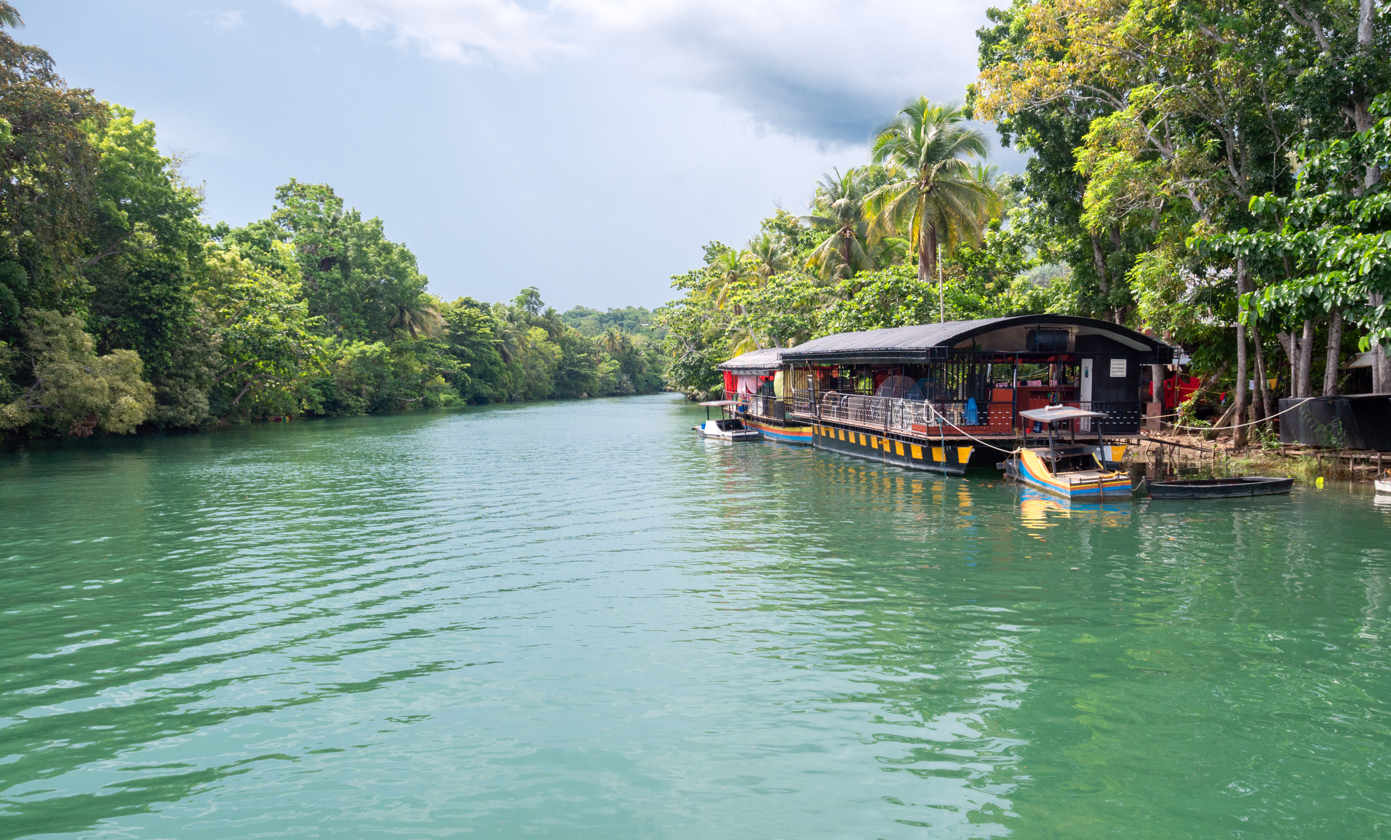 Floating buffet reastaurant cruise on Loboc River