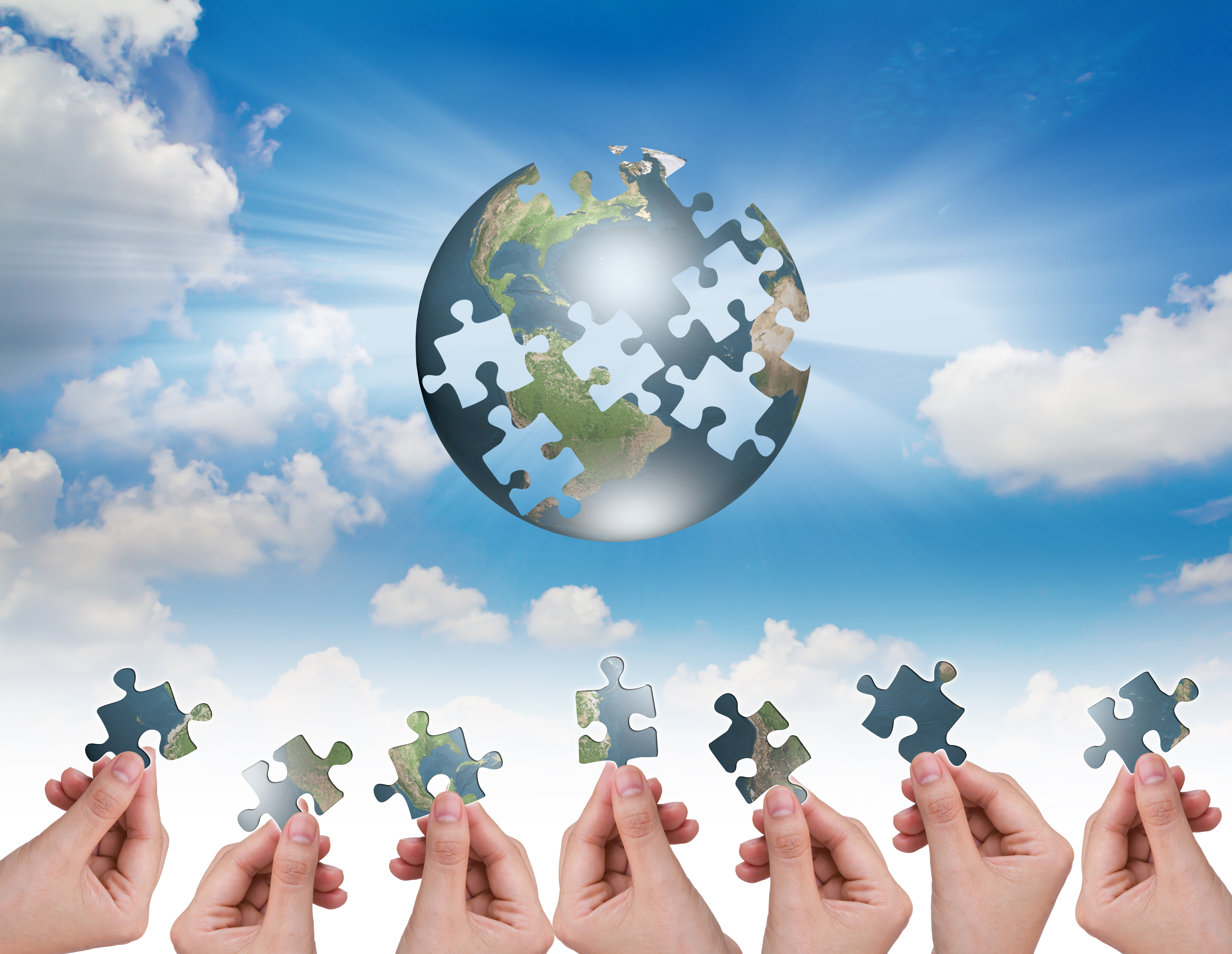 Hands-Building-Puzzle-Globe