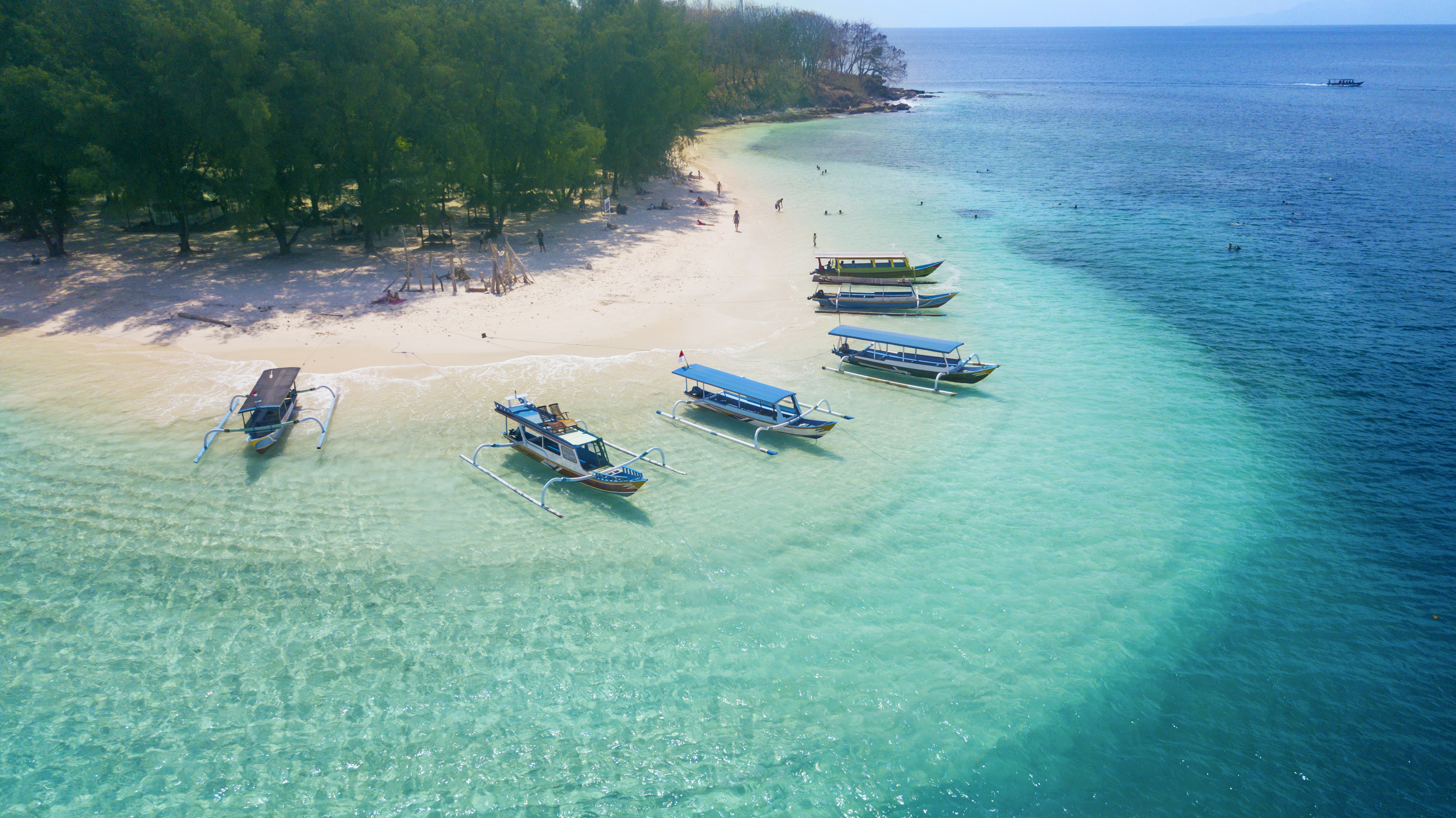 Image of tourist ships anchored on the beach