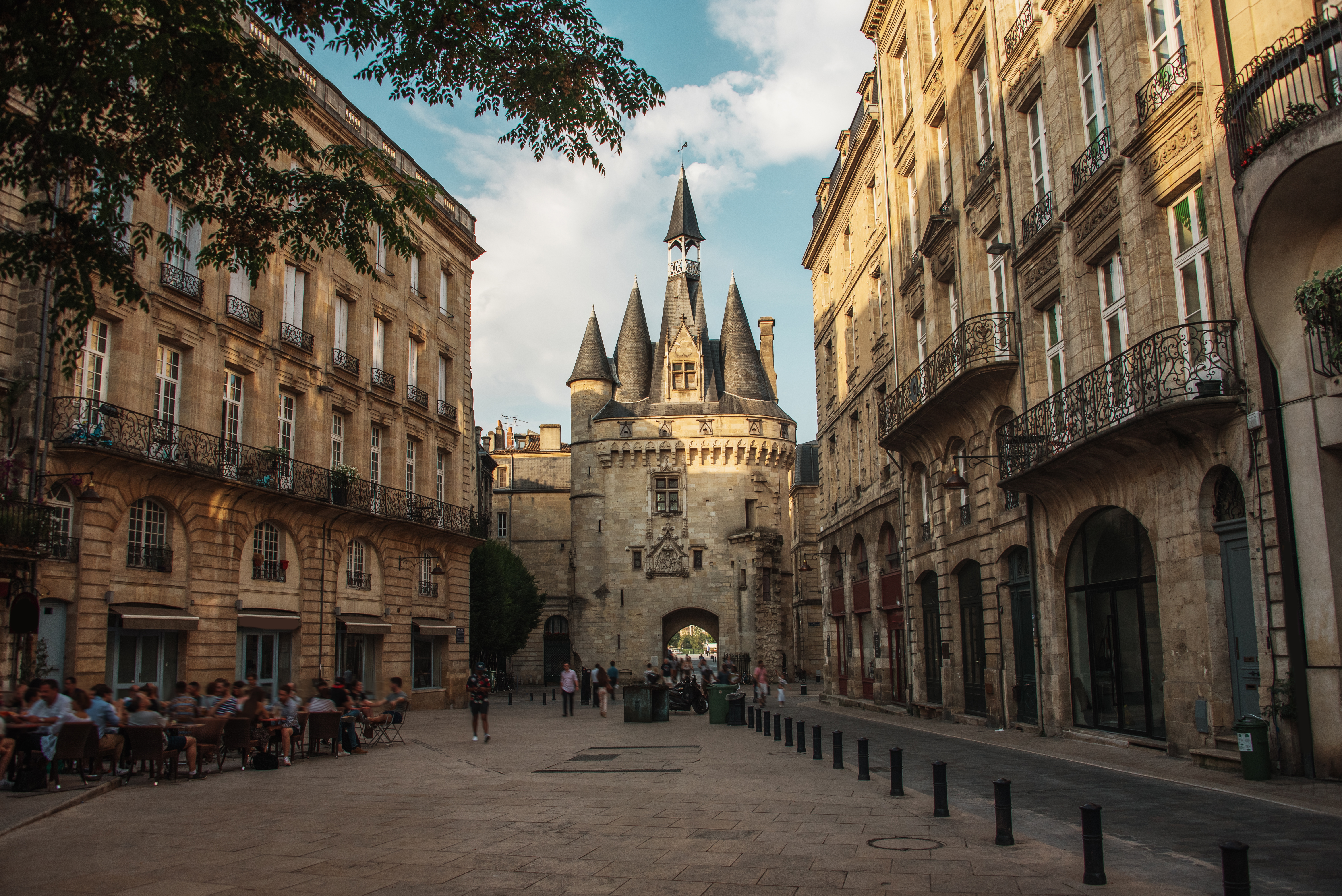Porte Cailhau, one of the main entrances to the old city, in Bordeaux