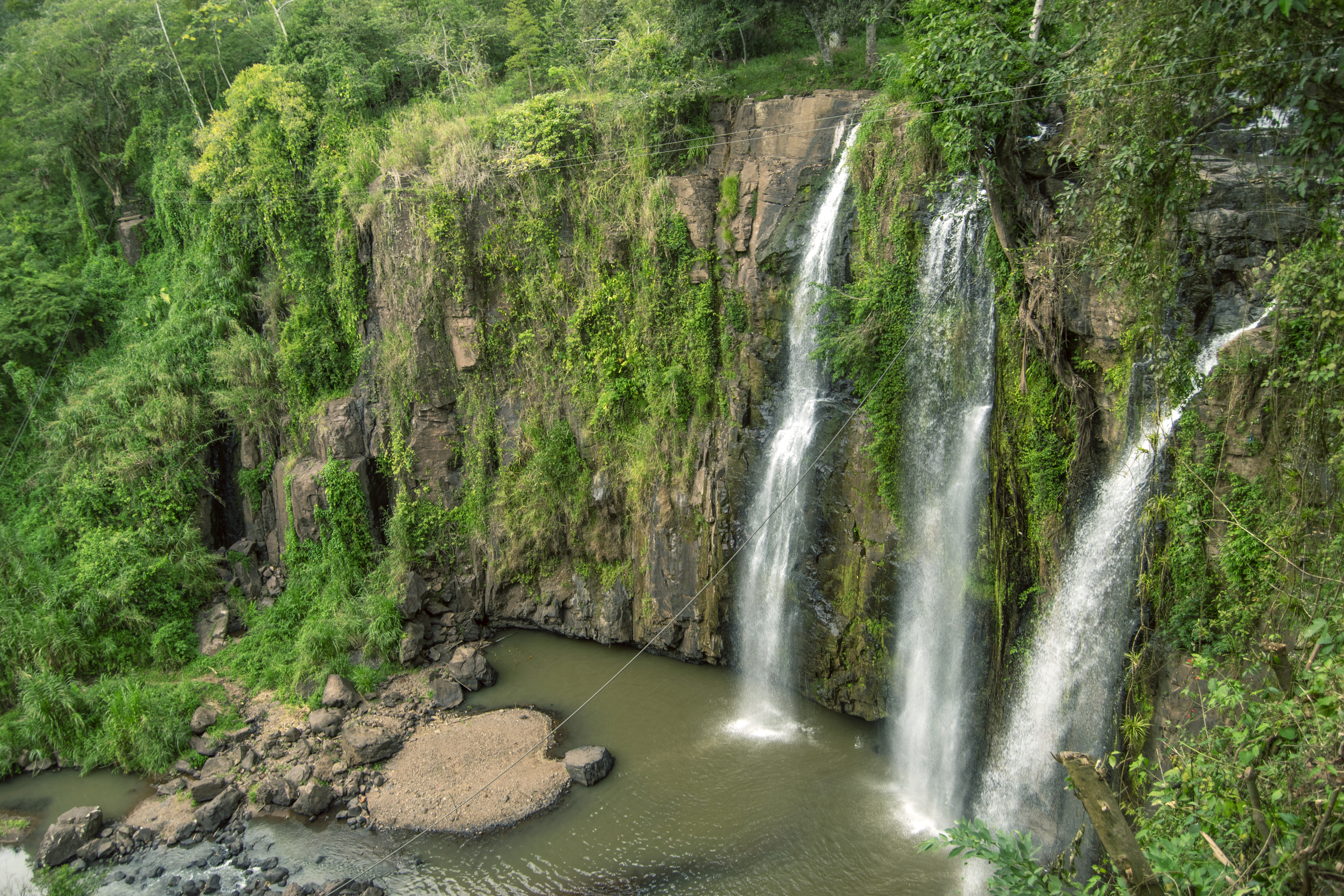 Cascada de la Luna is a 40 meter waterfall that overlooks the lush nicaraguan forest