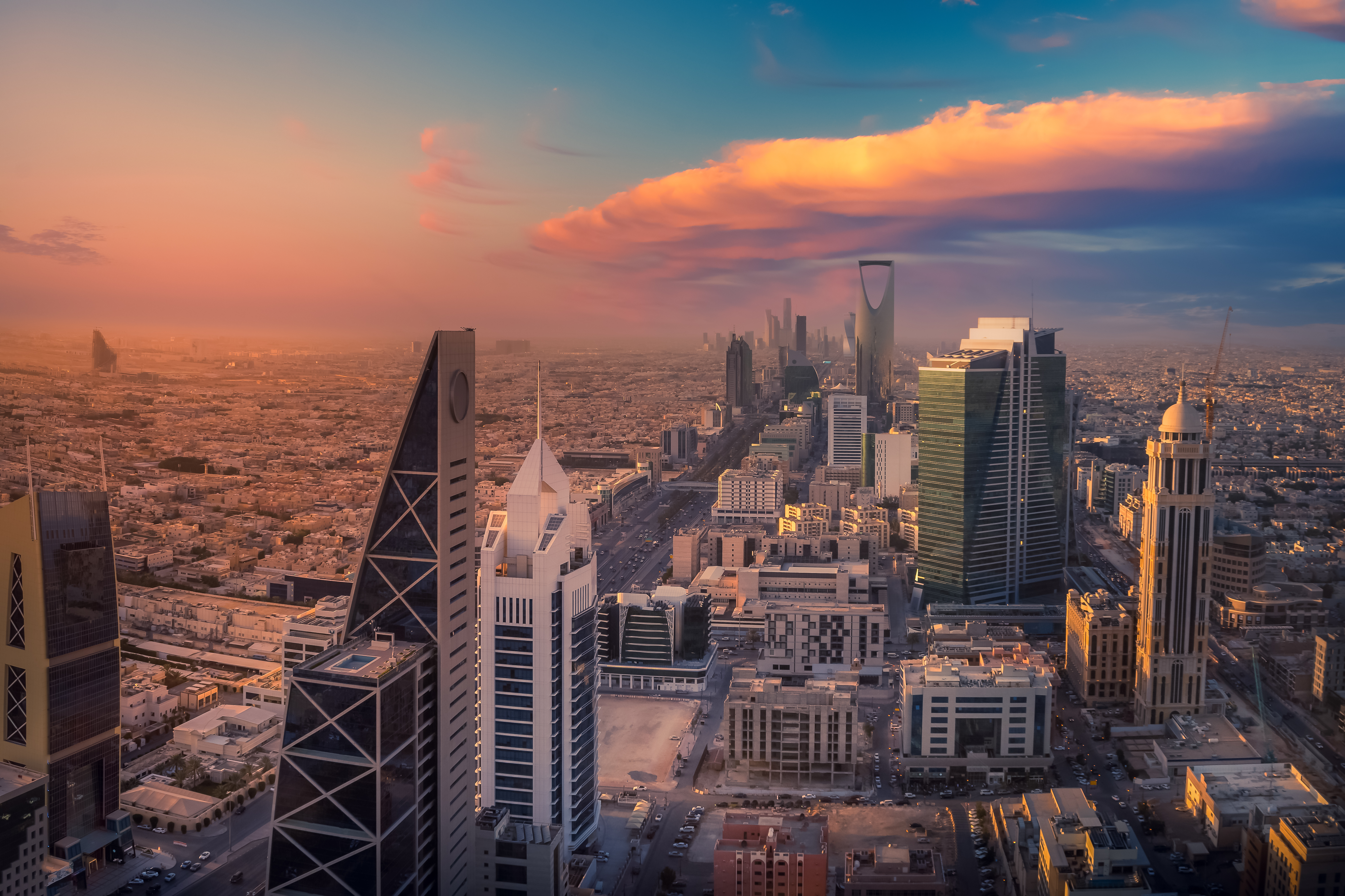 Riyadh skline featuring Kingdom Centre, a 99-story skyscraper in the al-Olaya district of Riyadh, Saudi Arabia