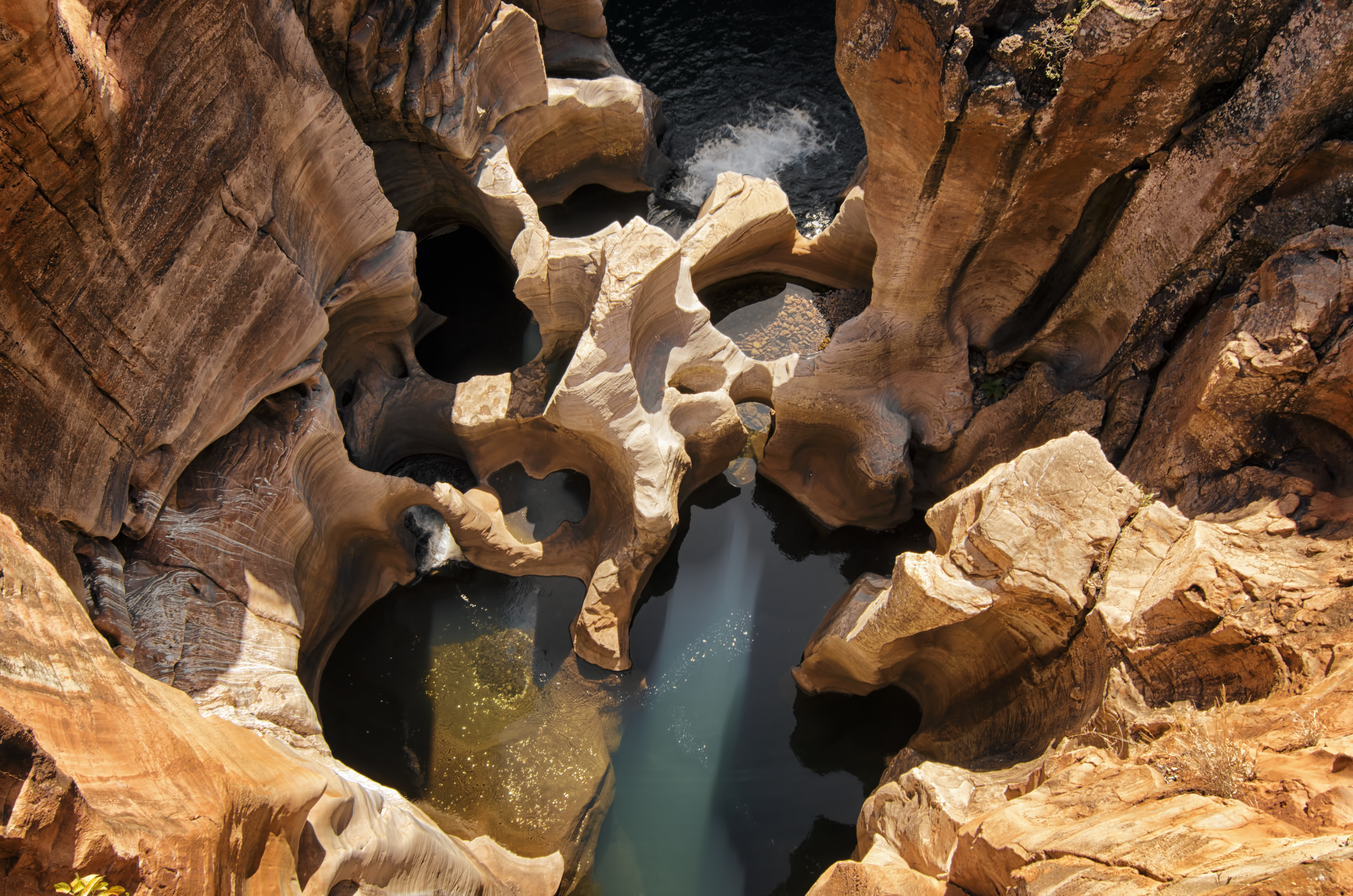 "This geological feature is situated at the confluence of the Treur and Blyde Rivers in the Drakensberg escarpment region of eastern Mpumalanga, South Africa."