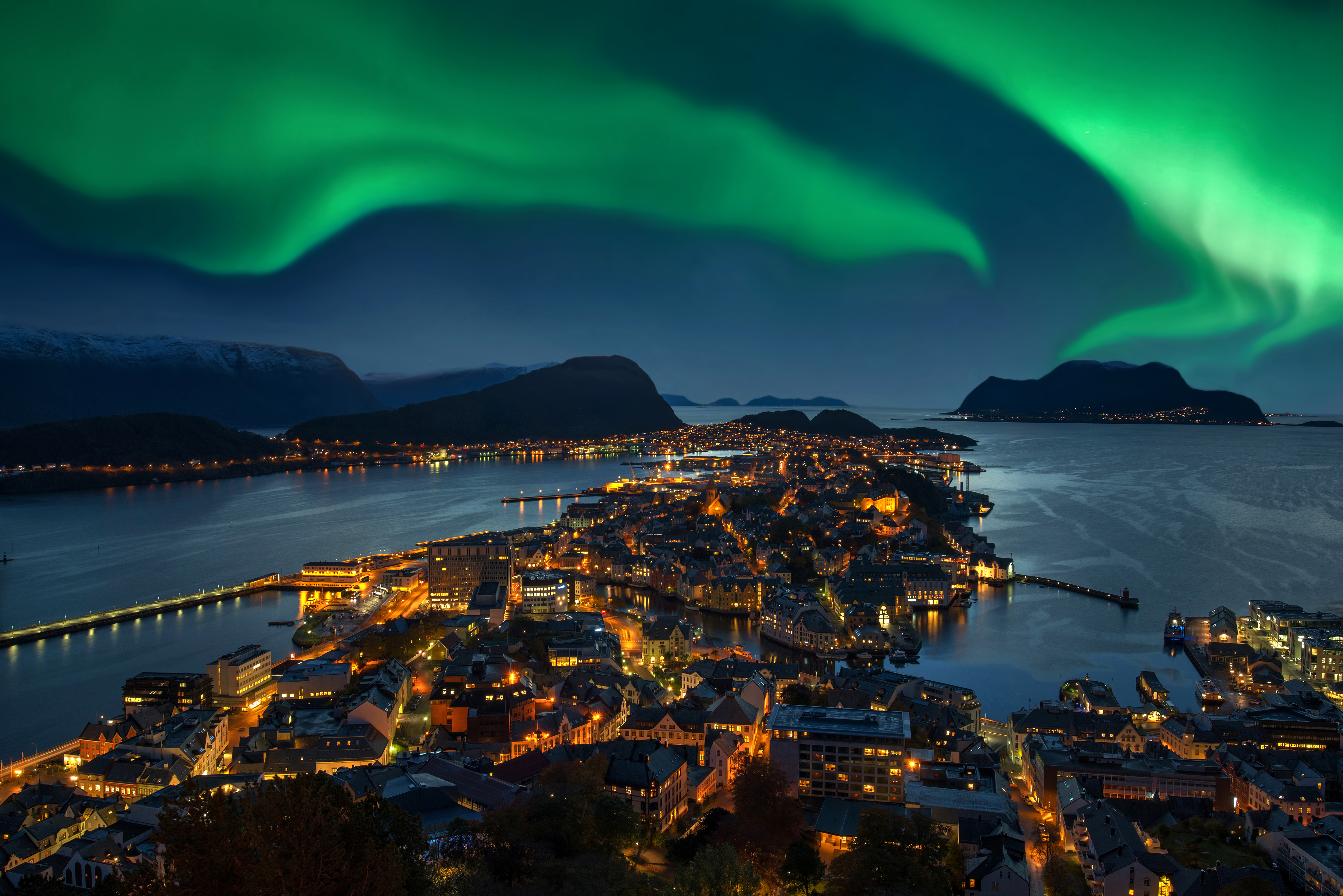 Green Aurora borealis over Alesund