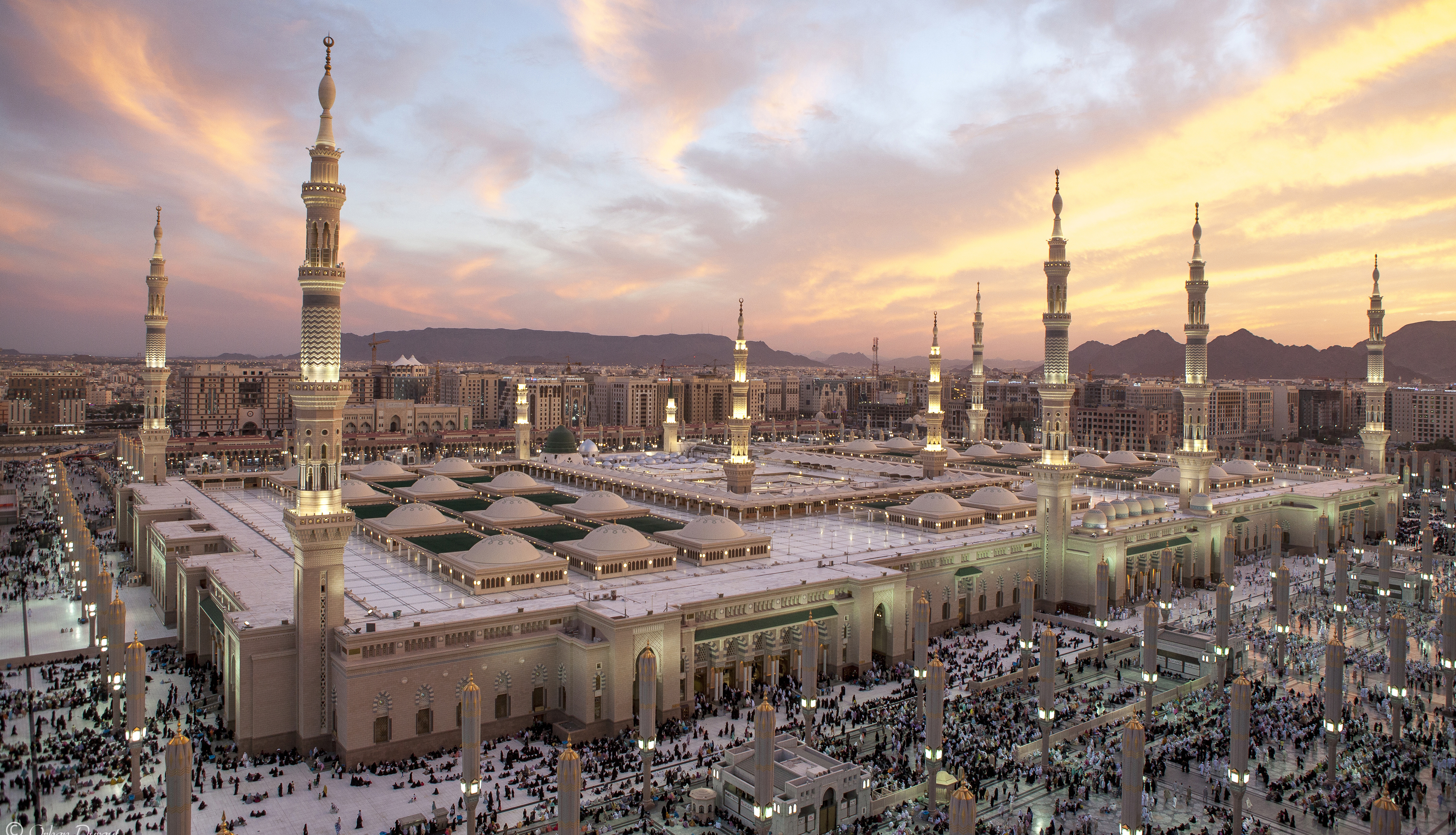 Masjid al-Nabawi Mosque in Medina, Saudi Arabia, featuring an iconic green dome and tall and slender minaret towers