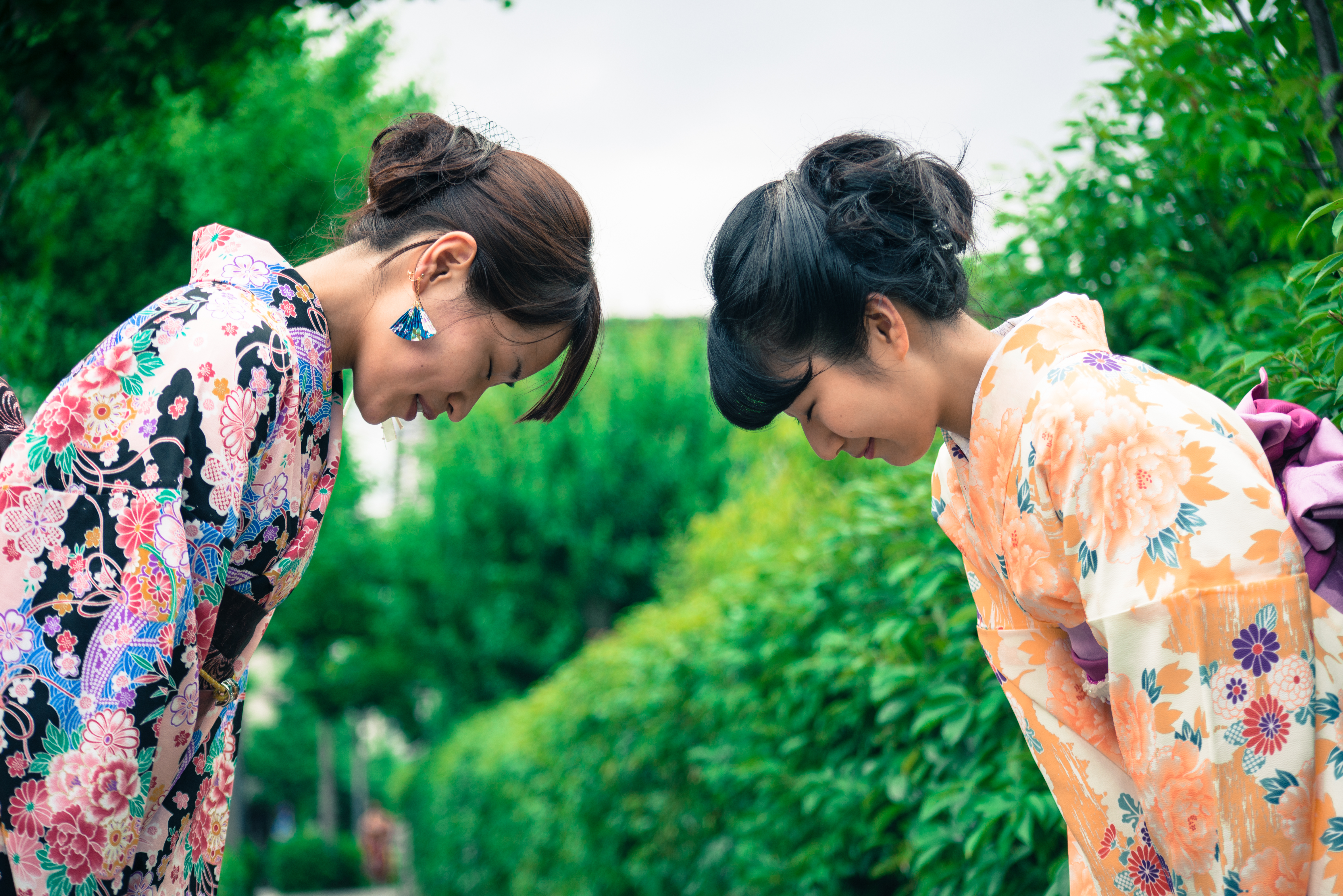 Women in kimono bowing to each other
