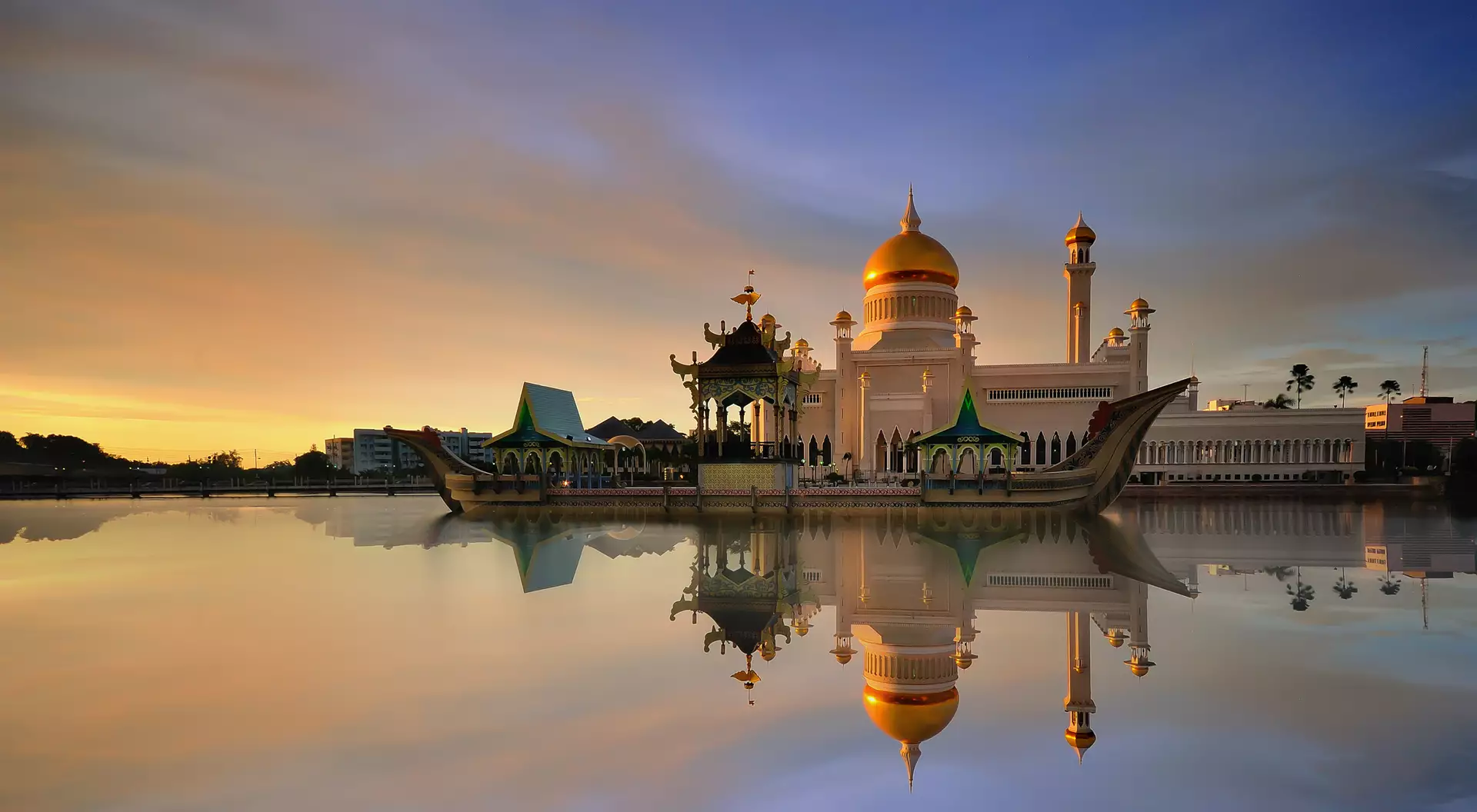 Sultan Omar Ali Saifudding Mosque, Brunei