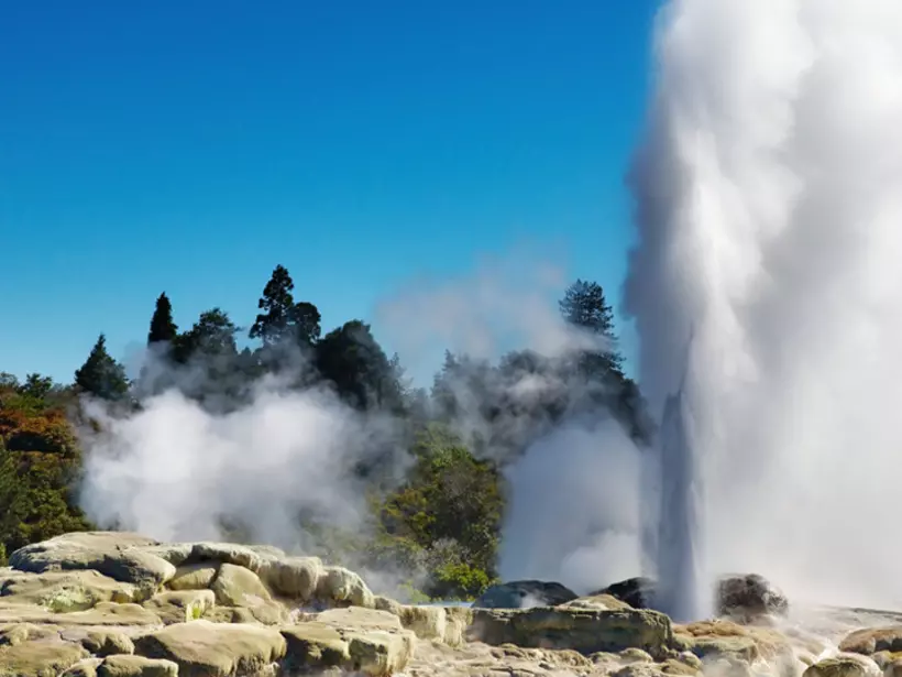 Pohutu geyser is a great photo opportunity while on your New Zealand vacation.