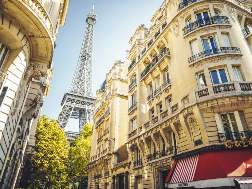Daytime eiffel tower