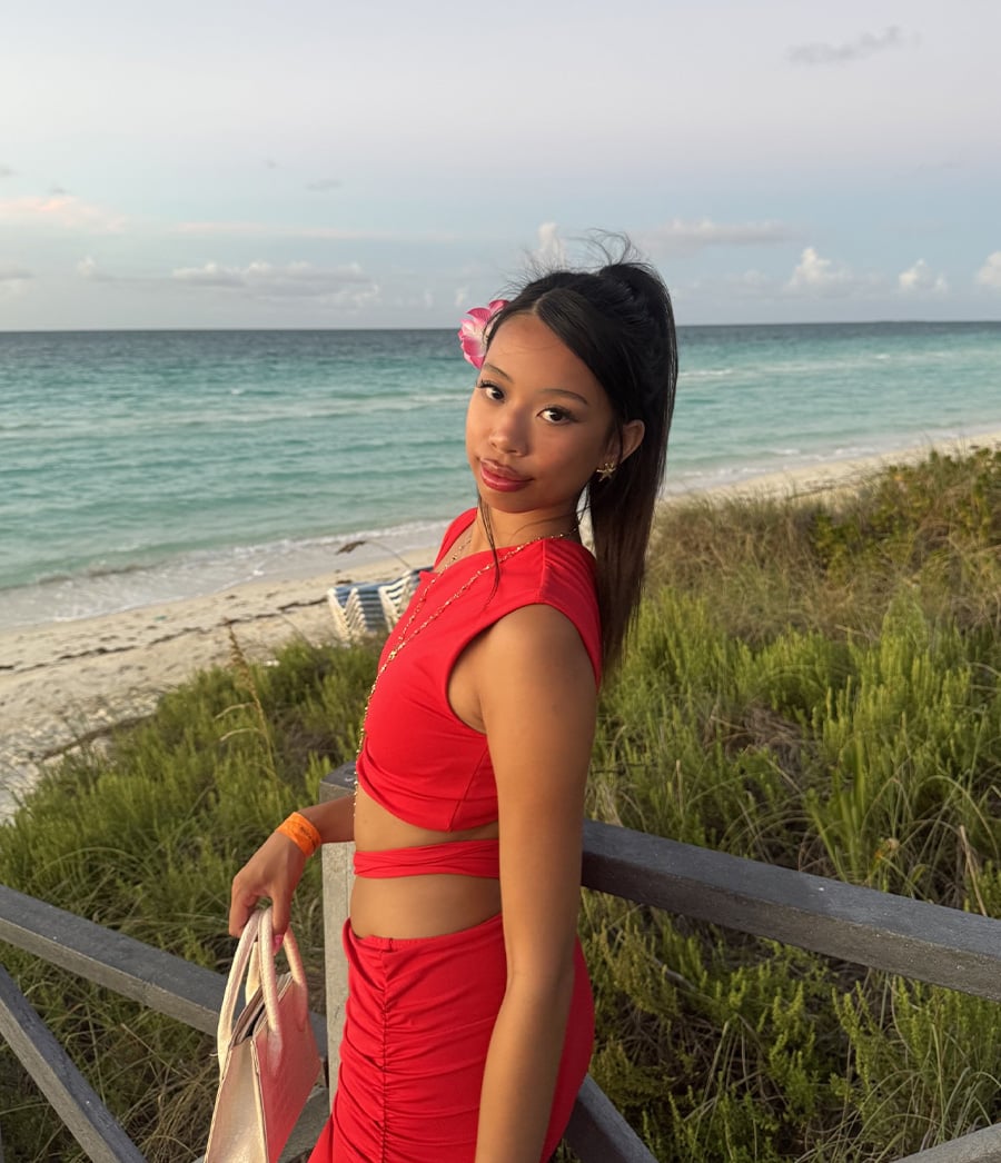 Isabella Luu on vacation