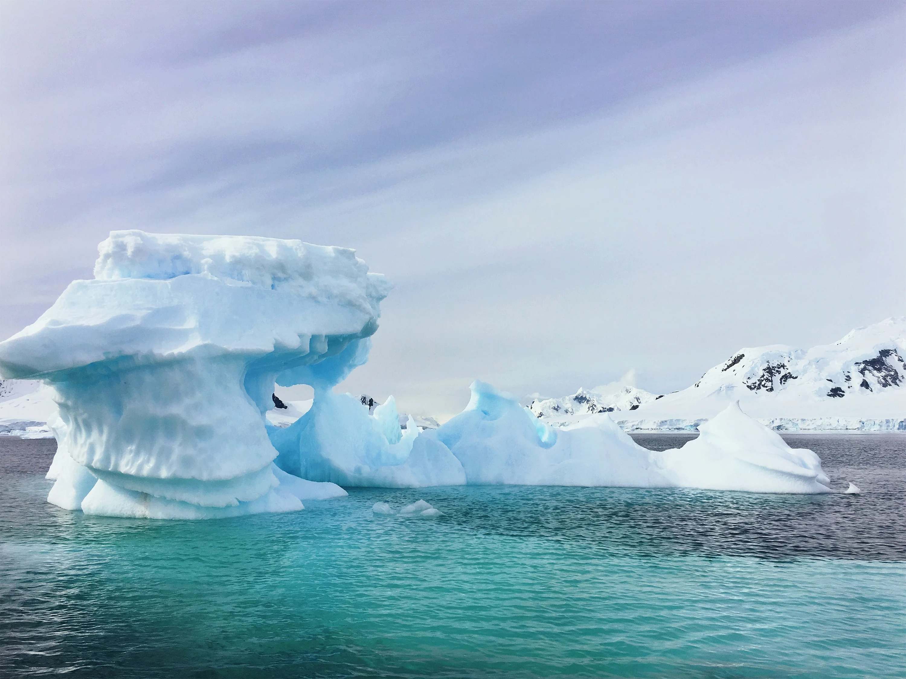 Ice and blue waters in the South Pole