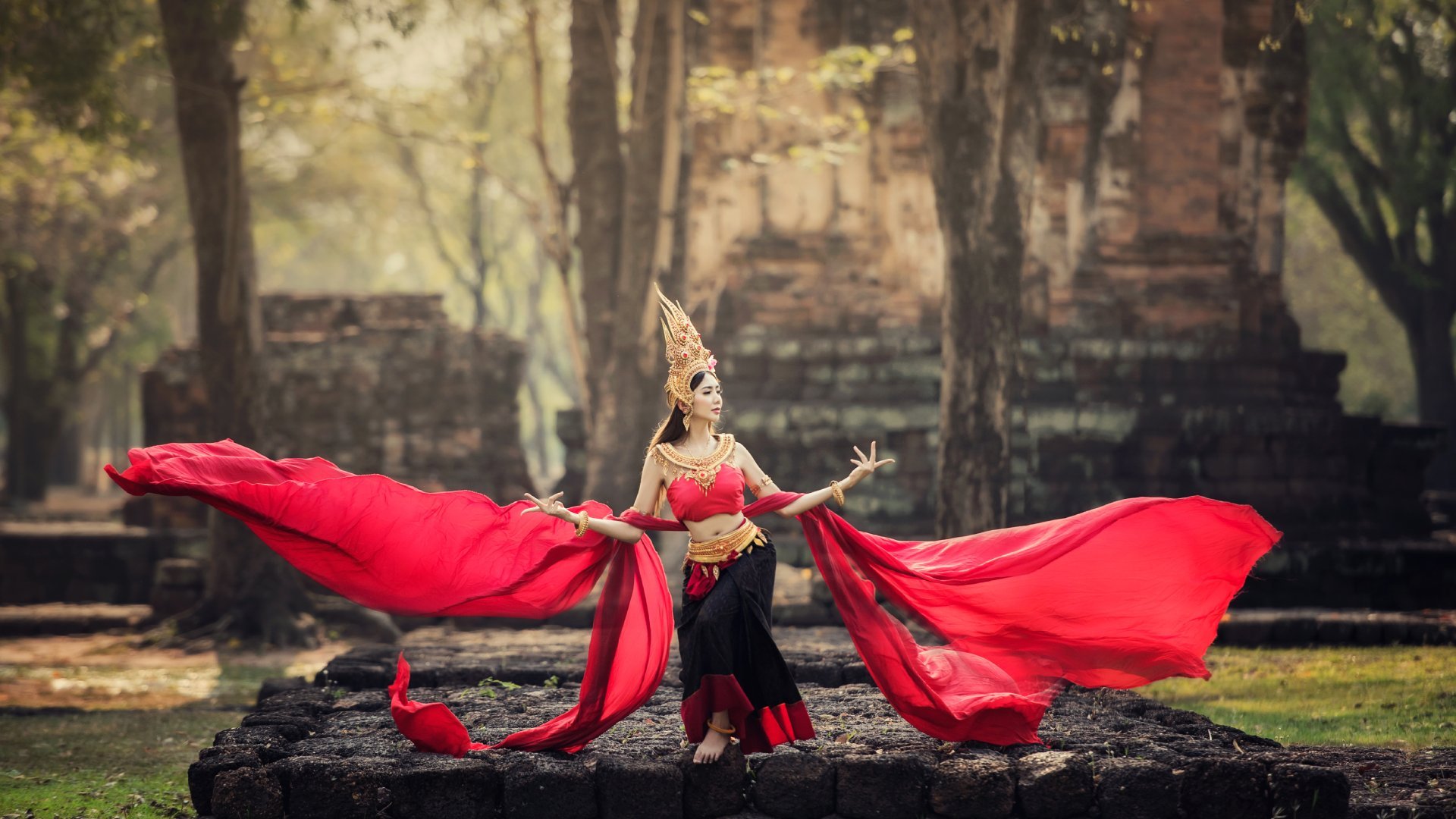 Aspara Dancer at old temple, Cambodia