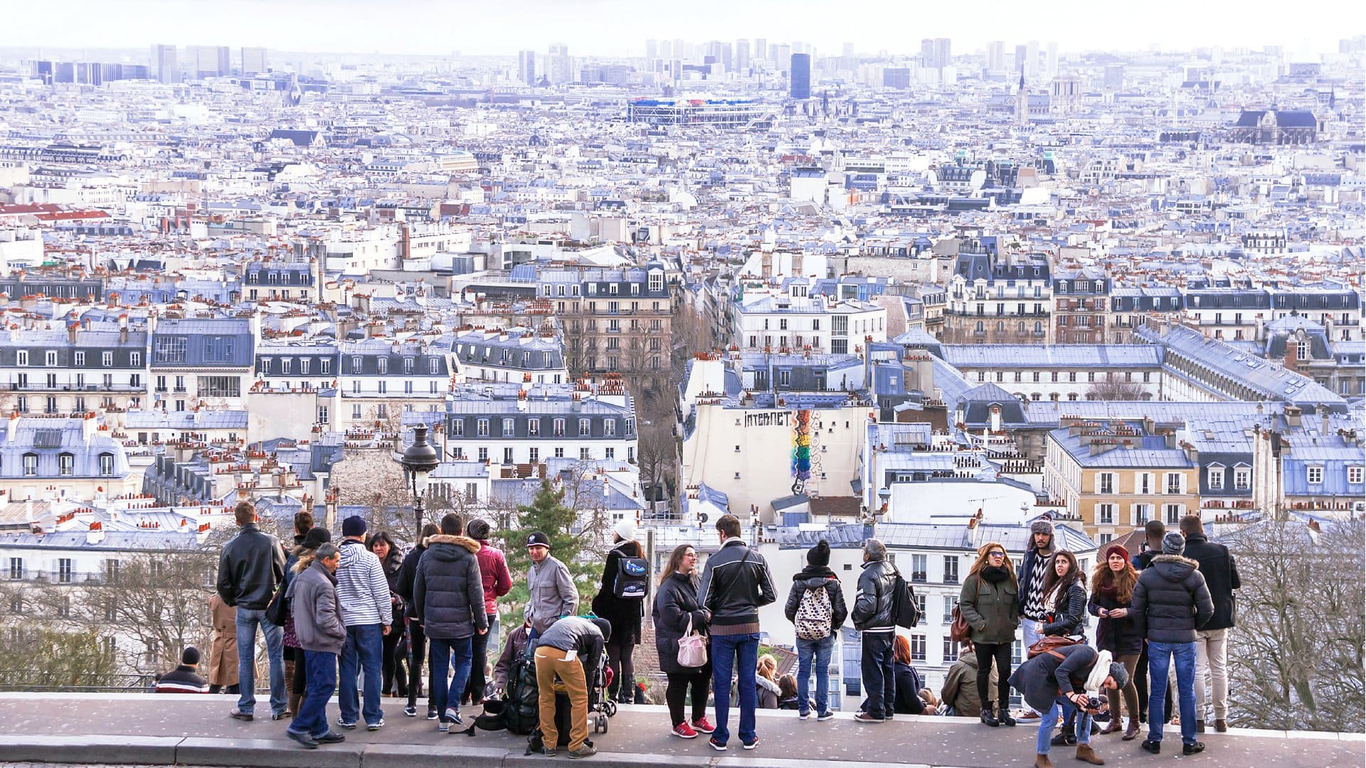 Travelling with a group in Paris - Montmartre Hill