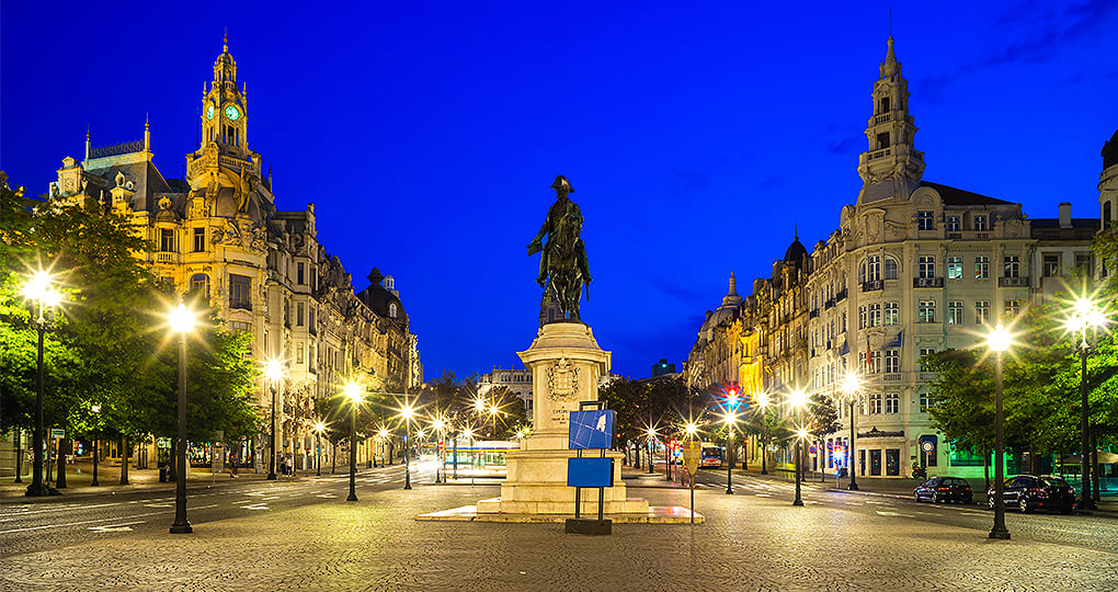 Connect old and new worlds at Liberdade Square, falling between the old and modern cities