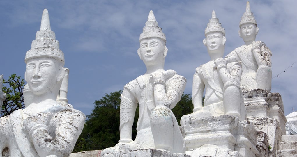 Sculptures on the staircase Sculptures on the staircase