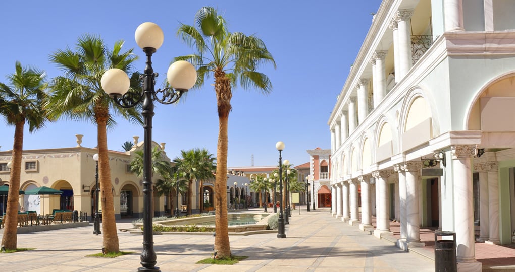 Shopping street el mercato Shopping street el mercato