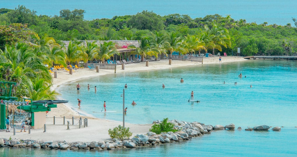 The many beaches of Roatan provide a relaxing break on your Honduras vacation The many beaches of Roatan provide a relaxing break on your Honduras vacation