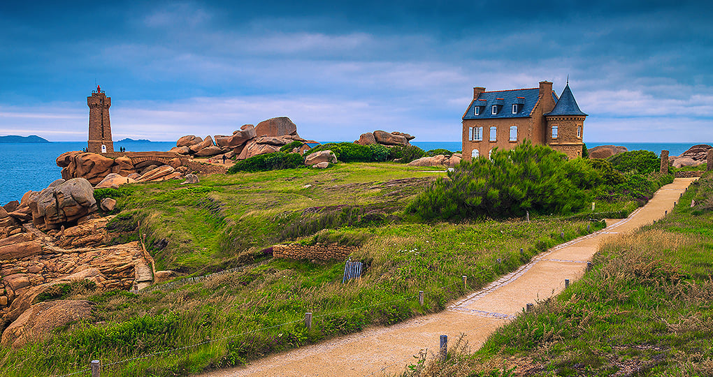 Capture the stunning pink rocks along the coast of Ploumanach, an old fishing village Capture the stunning pink rocks along the coast of Ploumanach, an old fishing village