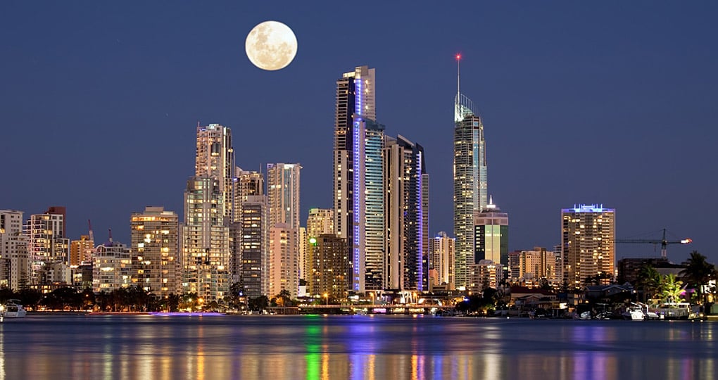 Surfers Paradise at night