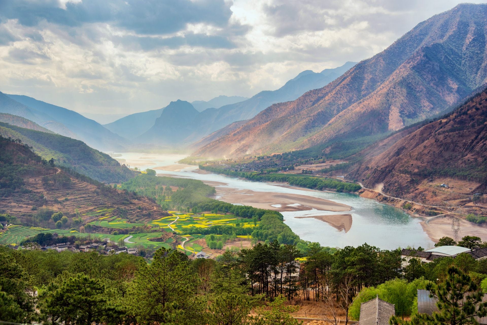 Yangtze River, Lijiang, Yunnan A famous bend of the river, surroudned by mountains and rays of sunshine