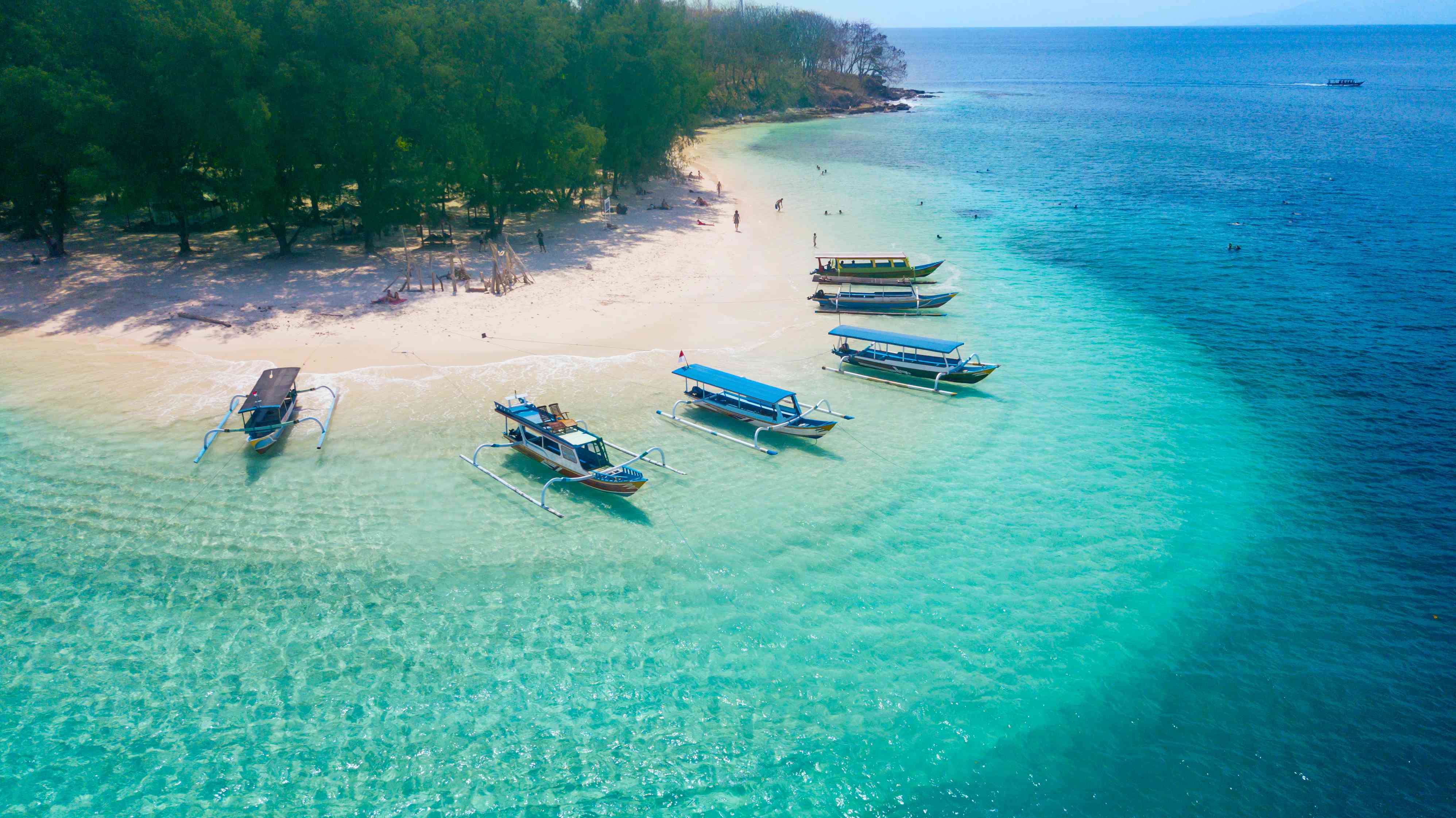 Image of tourist ships anchored on the beach