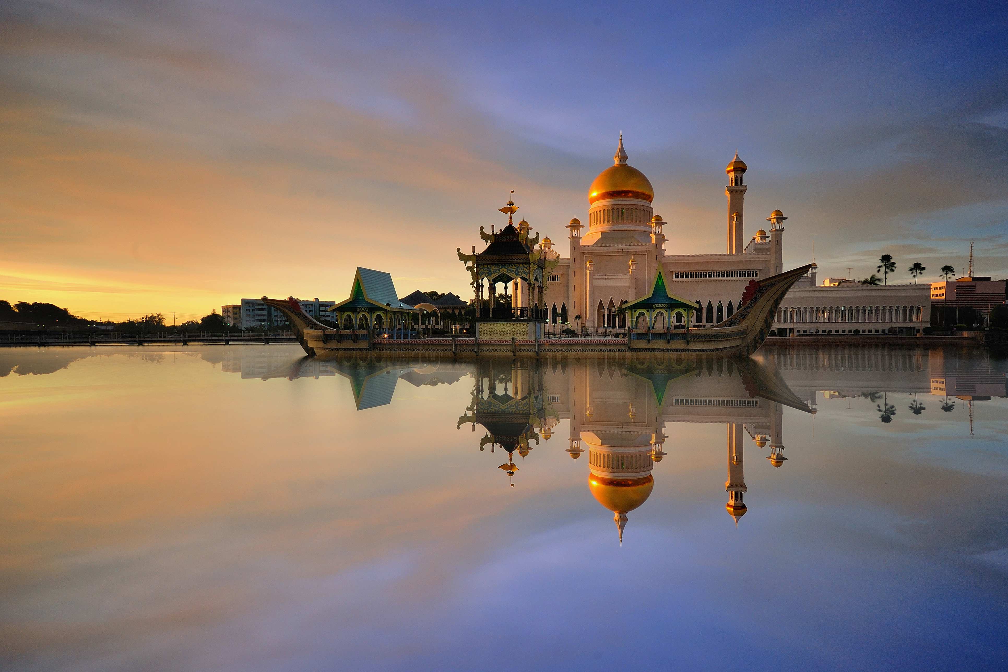 Sunset view of Sultan Omar Ali Saifudding Mosque, Bandar Seri Begawan, Brunei, Southeast Asia with reflection in water