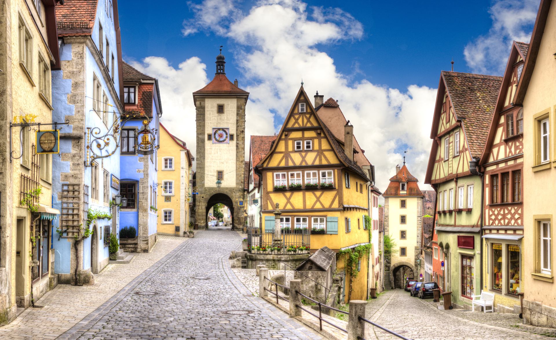 The "Plönlein", a main attraction of the medieval town centre surrounded by bavarian buildings