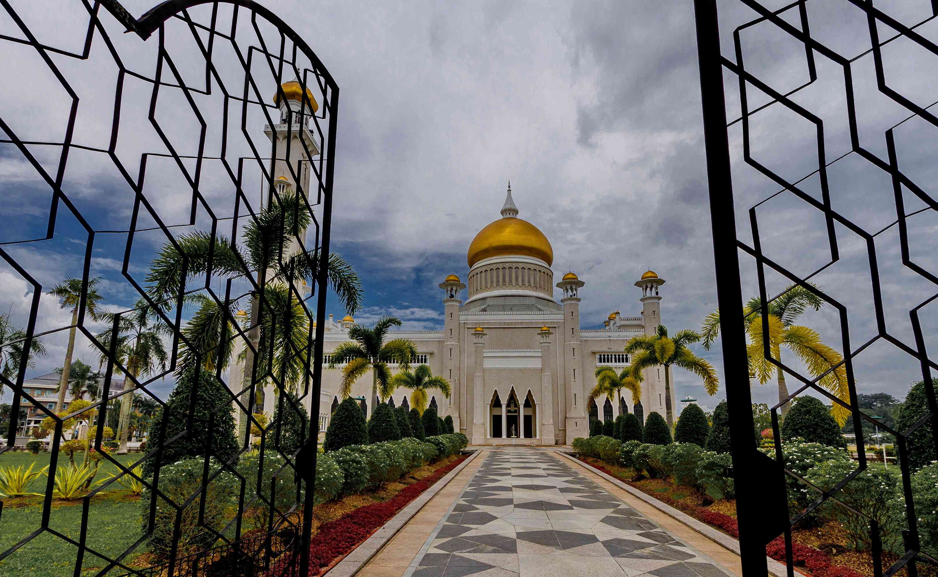 Sultan Omar Ali Saiffudien Mosque Entrance to Sultan Omar Ali Saifuddin Mosque, one of the country's two national mosques, Bandar Seri Begawan, Brunei