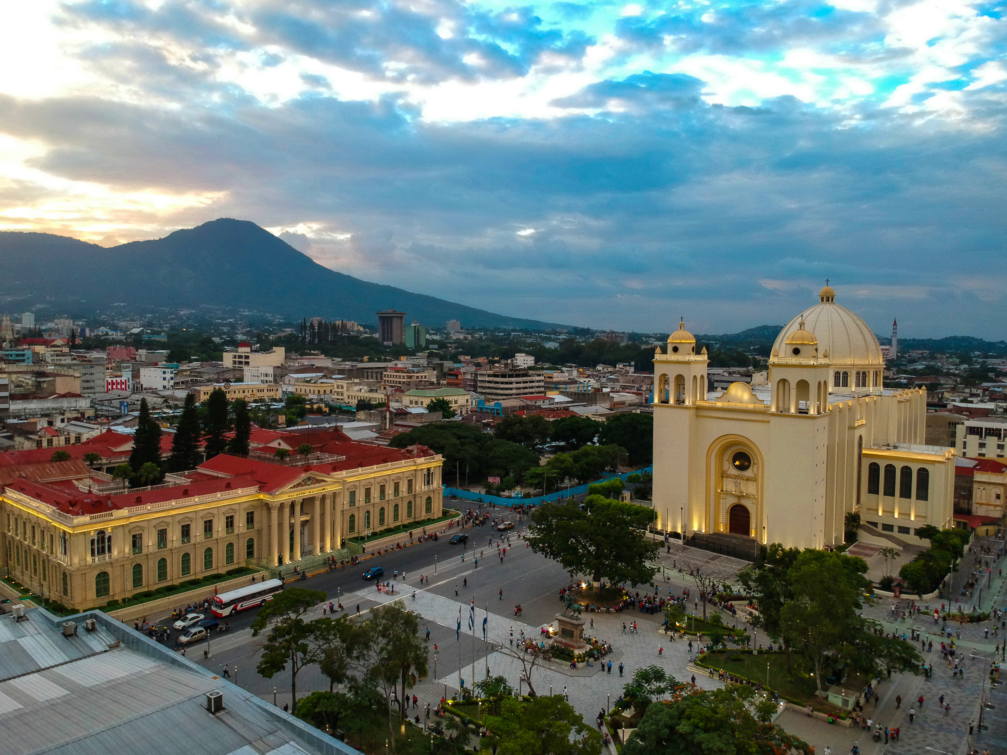 Catedral Metropolitana y Palacio Nacional, San Salvador