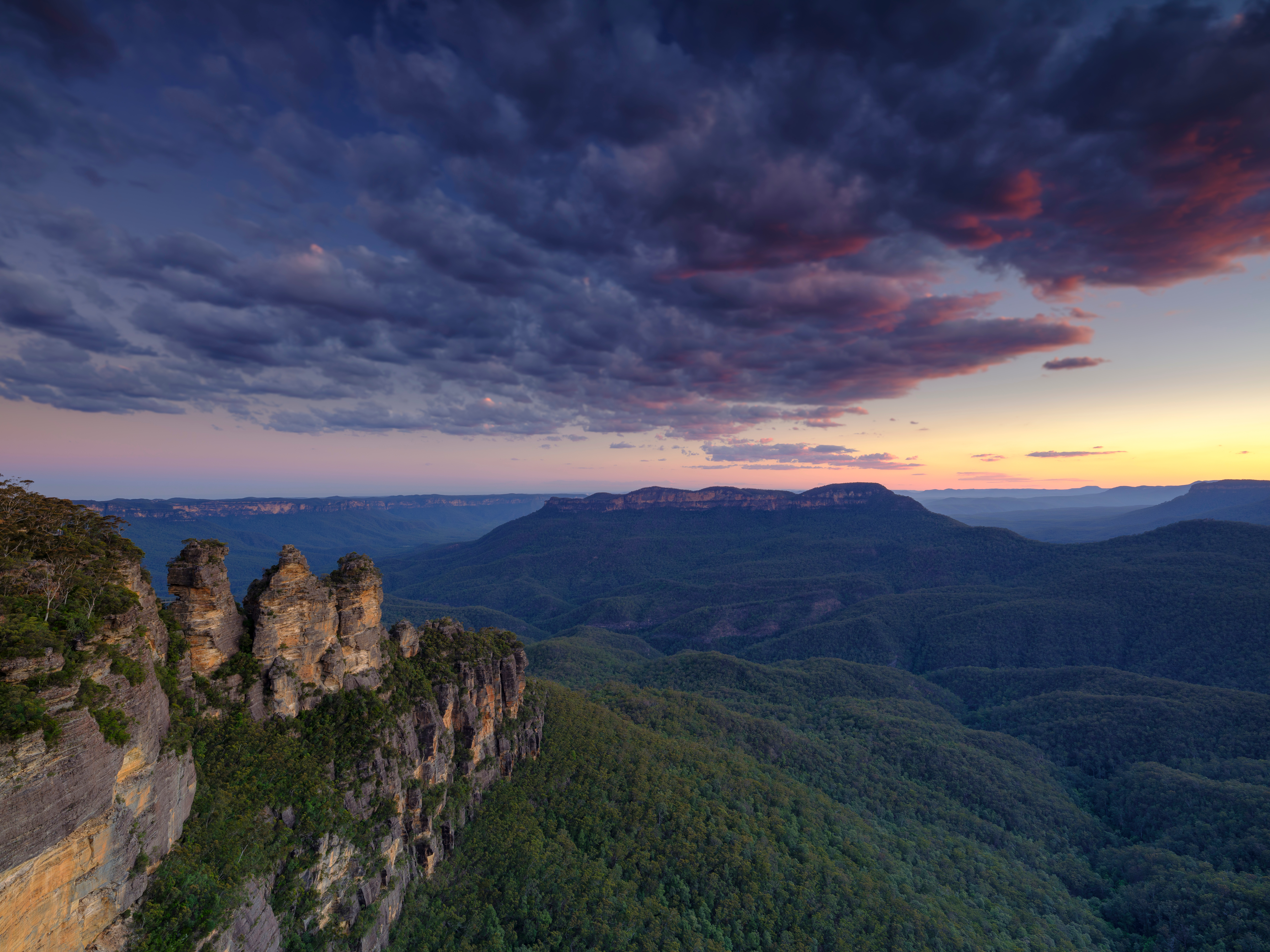 The Three Sisters and the Blue Mountains