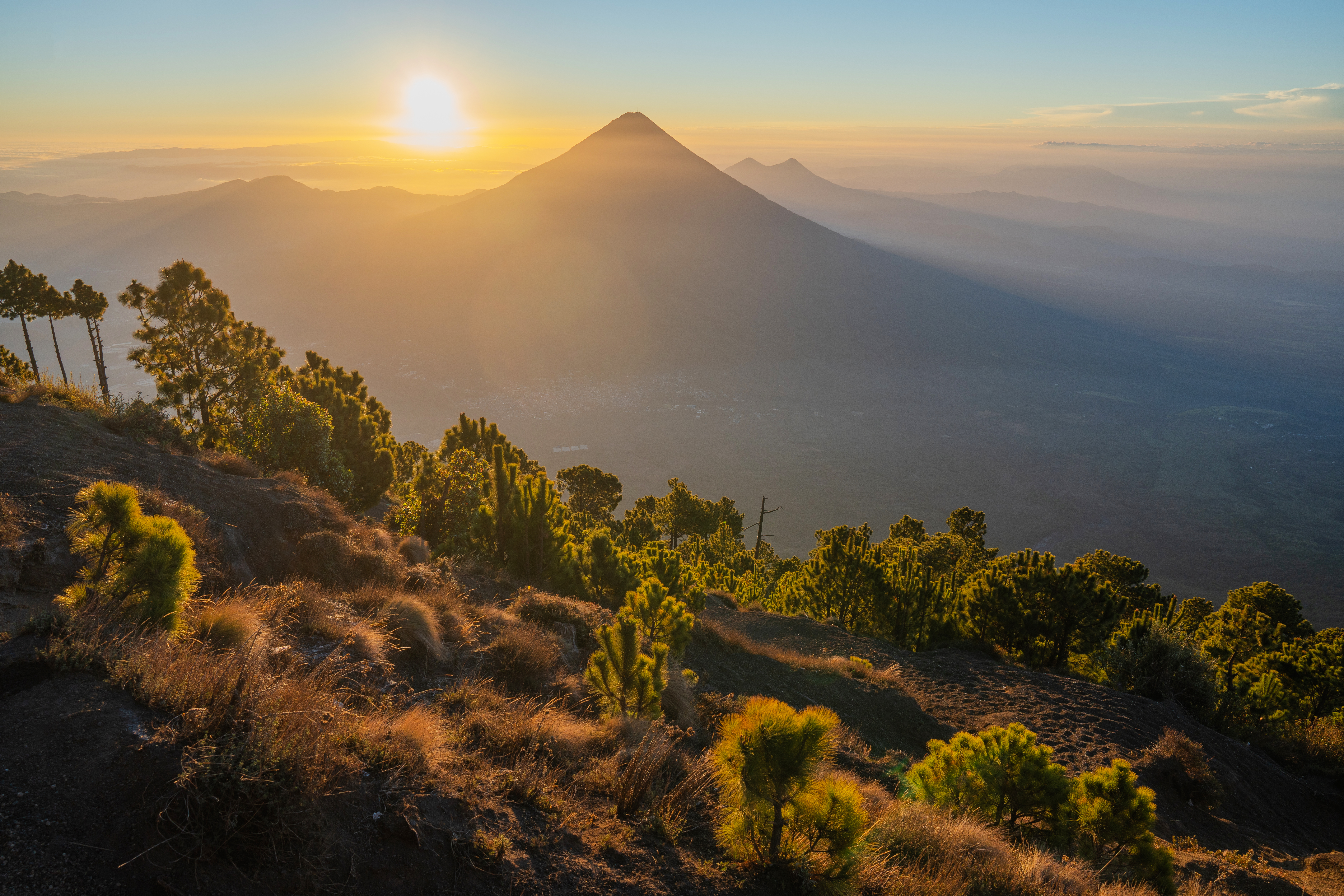 Scenic view of Agua and Fuego volcanos