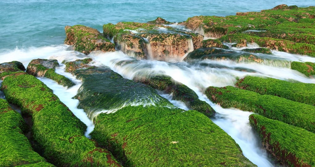 The beautiful sea coast of Kenting National Park The beautiful sea coast of Kenting National Park