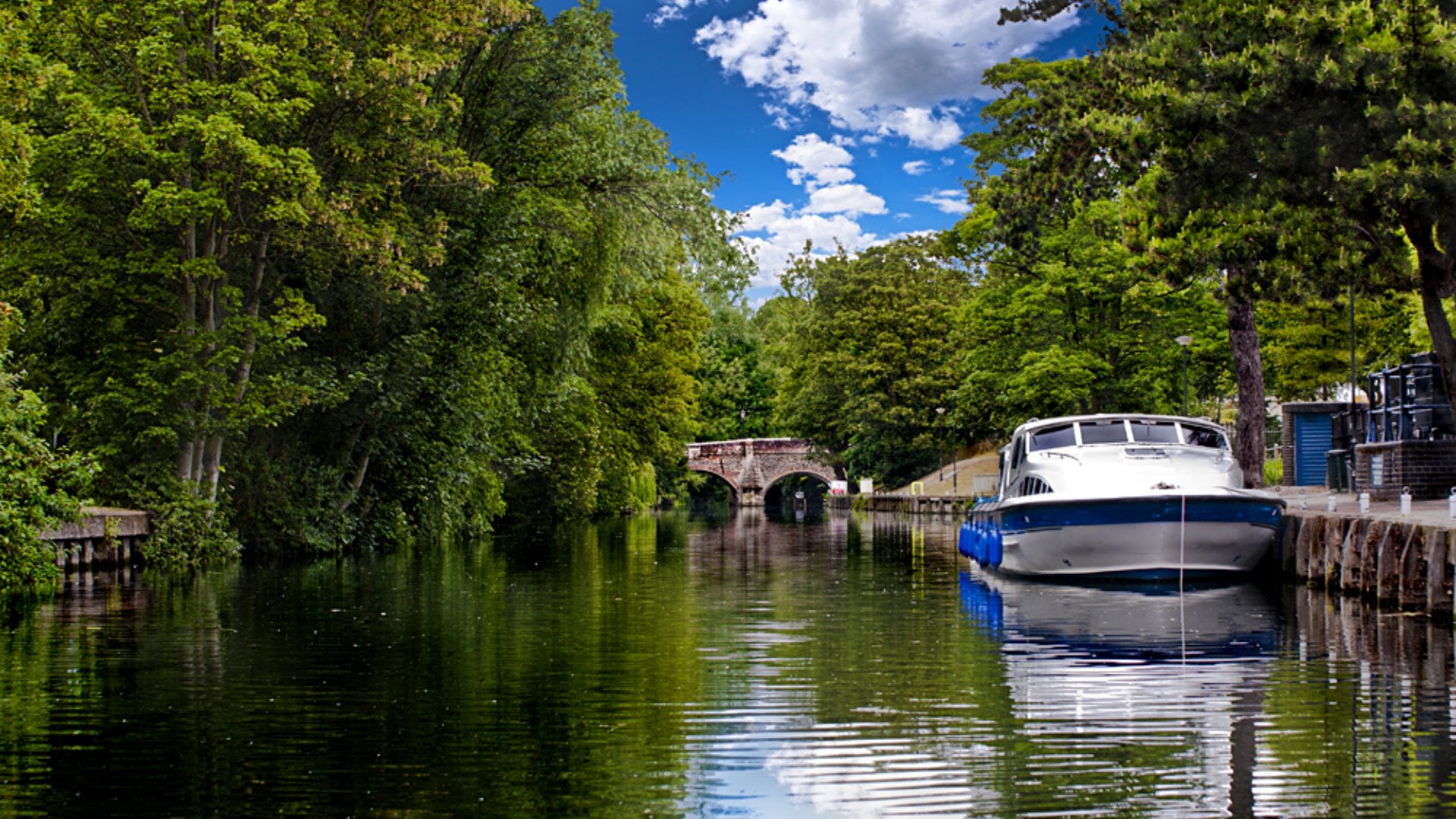 Norfolk Broads (River Wensum) with Bishop Bridge in the Background, Norwich, England, UK