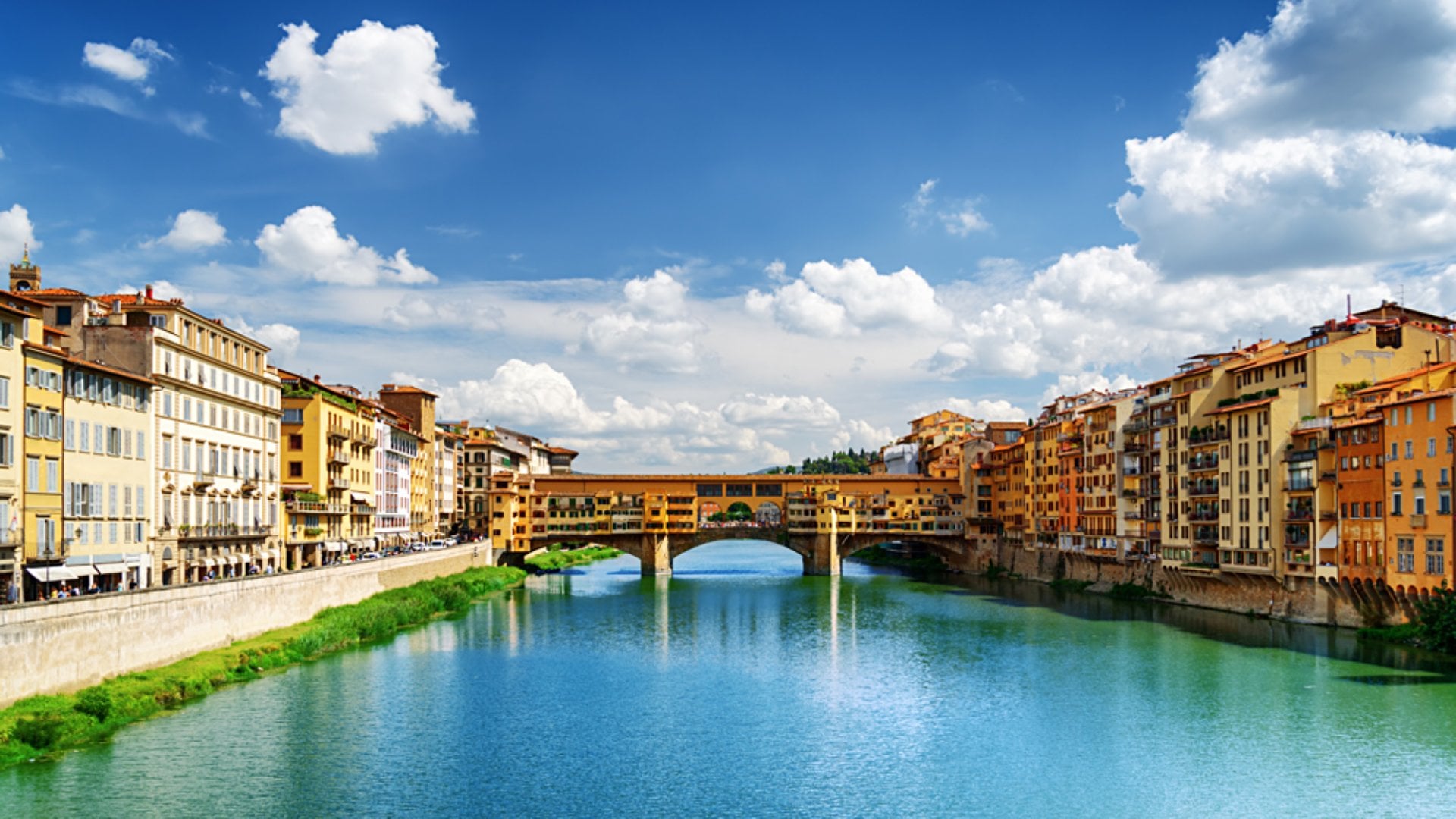 Ponte Vecchio and the Arno River in Florence, Tuscany, Italy