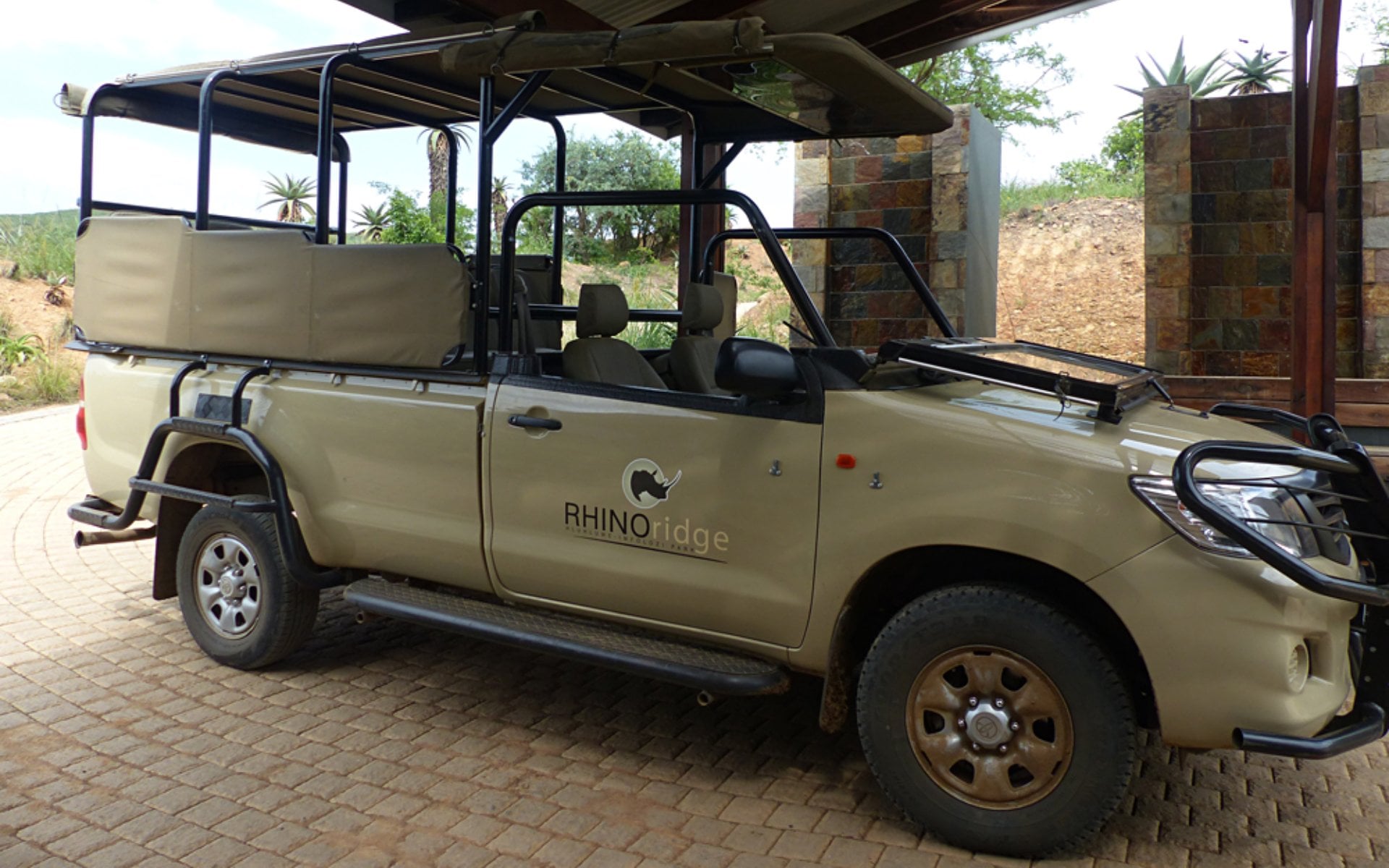 Raewyn Reid - Rhino Ridge Lodge Game Vehicle, South Africa