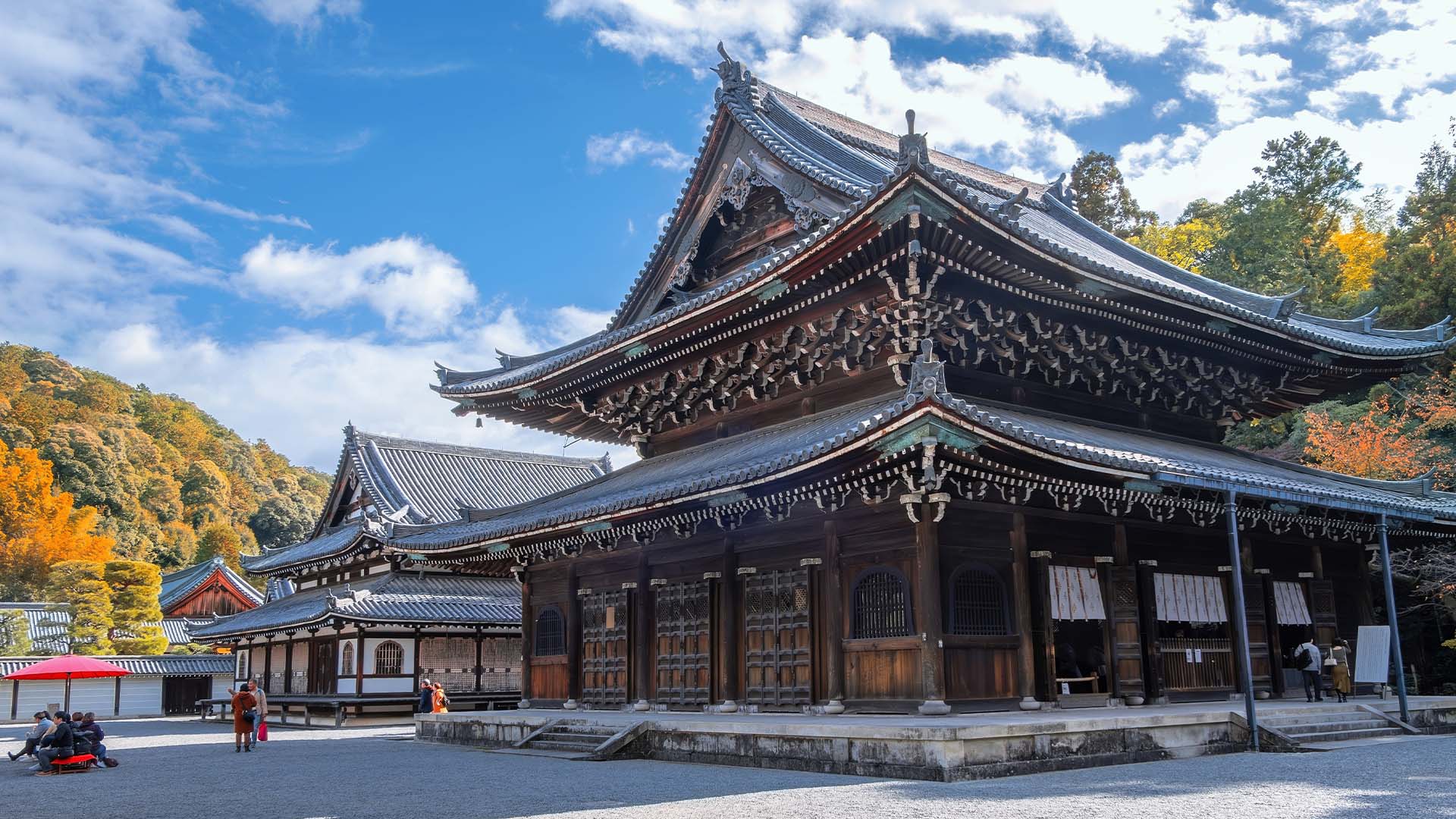The temple of Sennyu-ji in eastern Kyoto in the fall