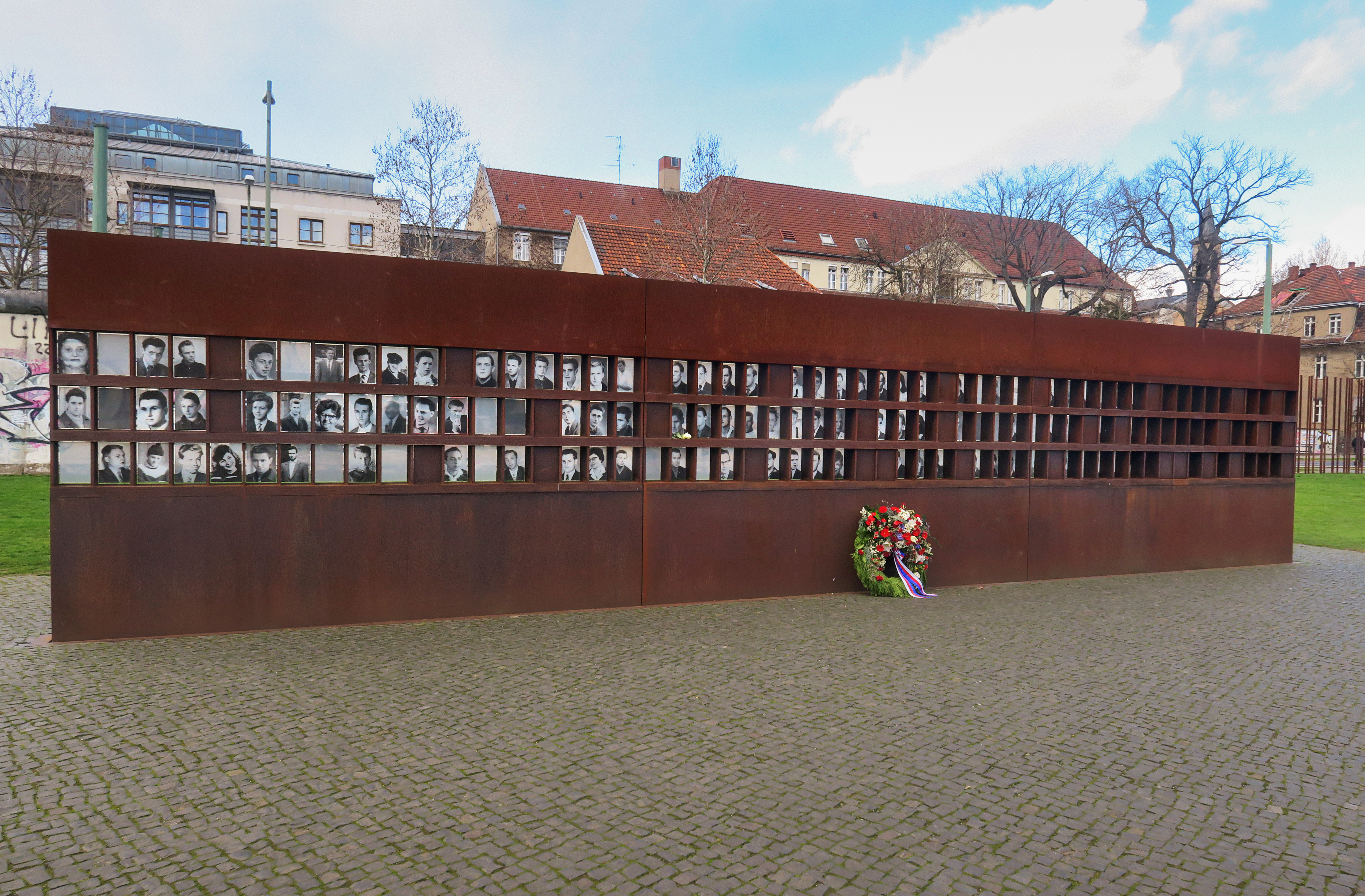 Wreath of flowers in front of the memoria