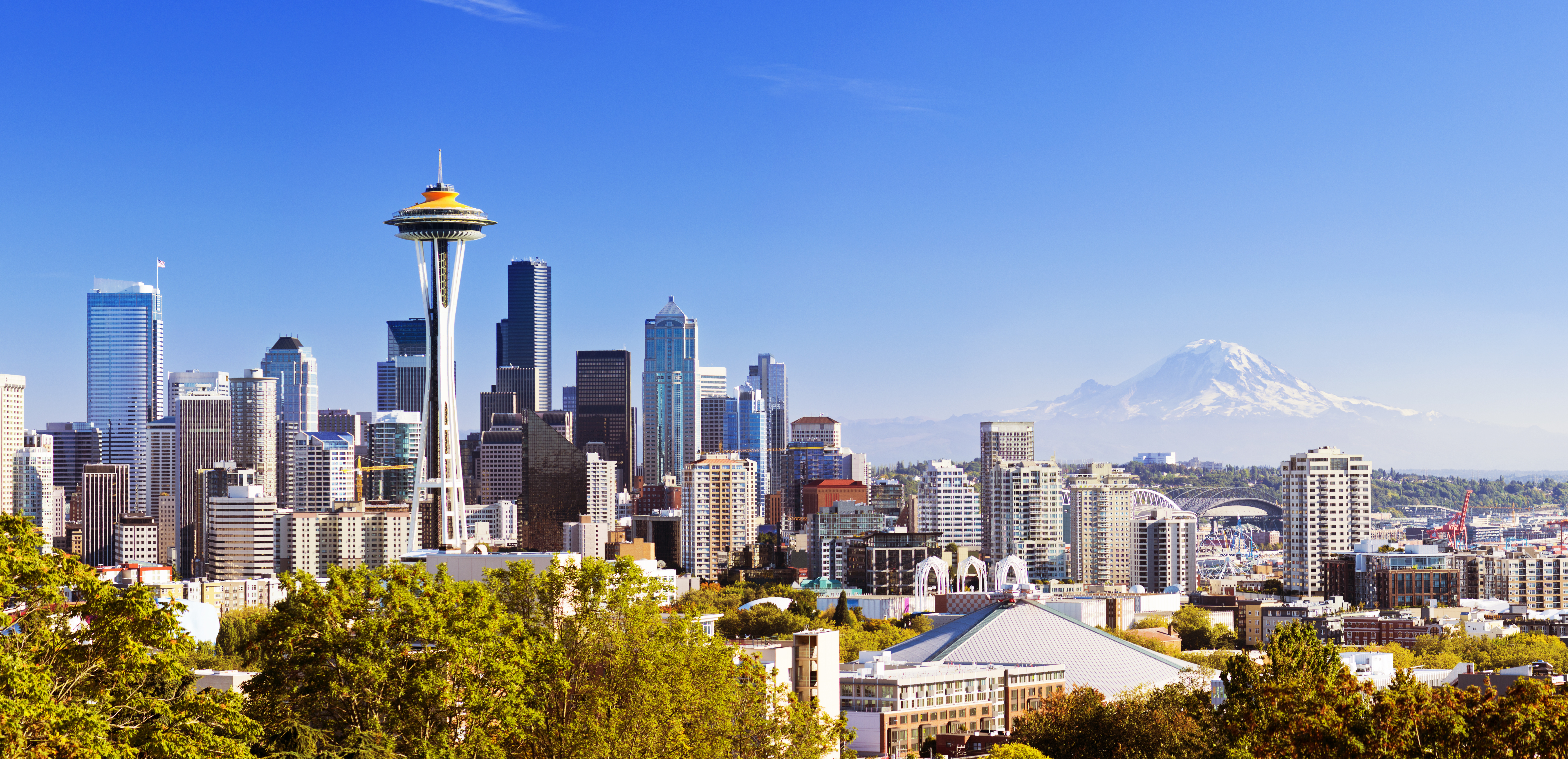 Seattle skyline with Mt Rainier in the distance