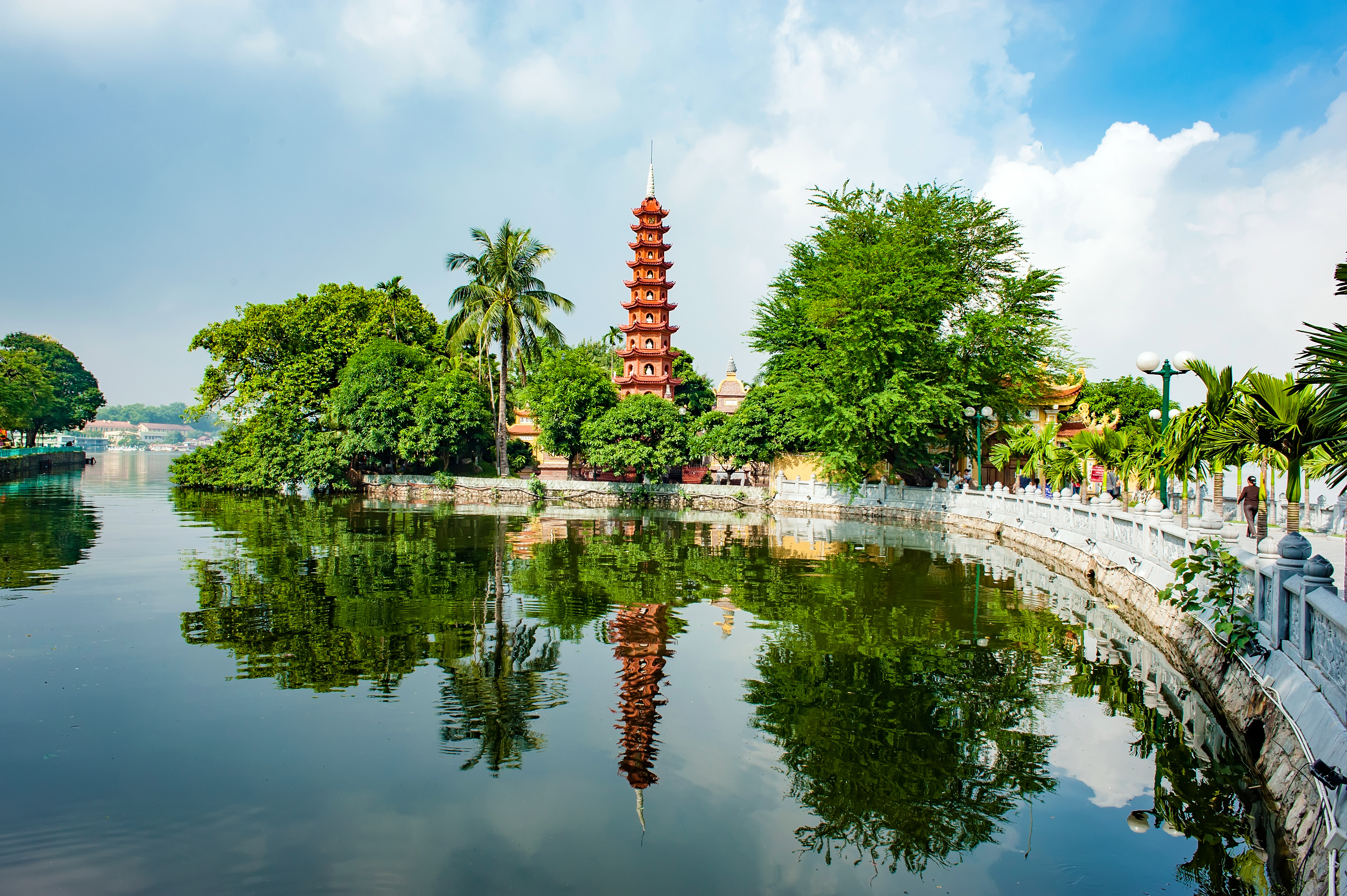 Vietnam: Culture, Coast & Countryside