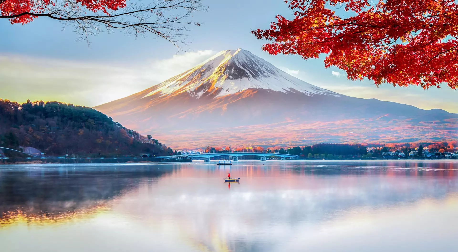 Mount Fuji, Japan Fisherman Boat with Fuji Moutnain bacgkround in Morning Mist Autumn, Kawaguchikok Lake, Japan