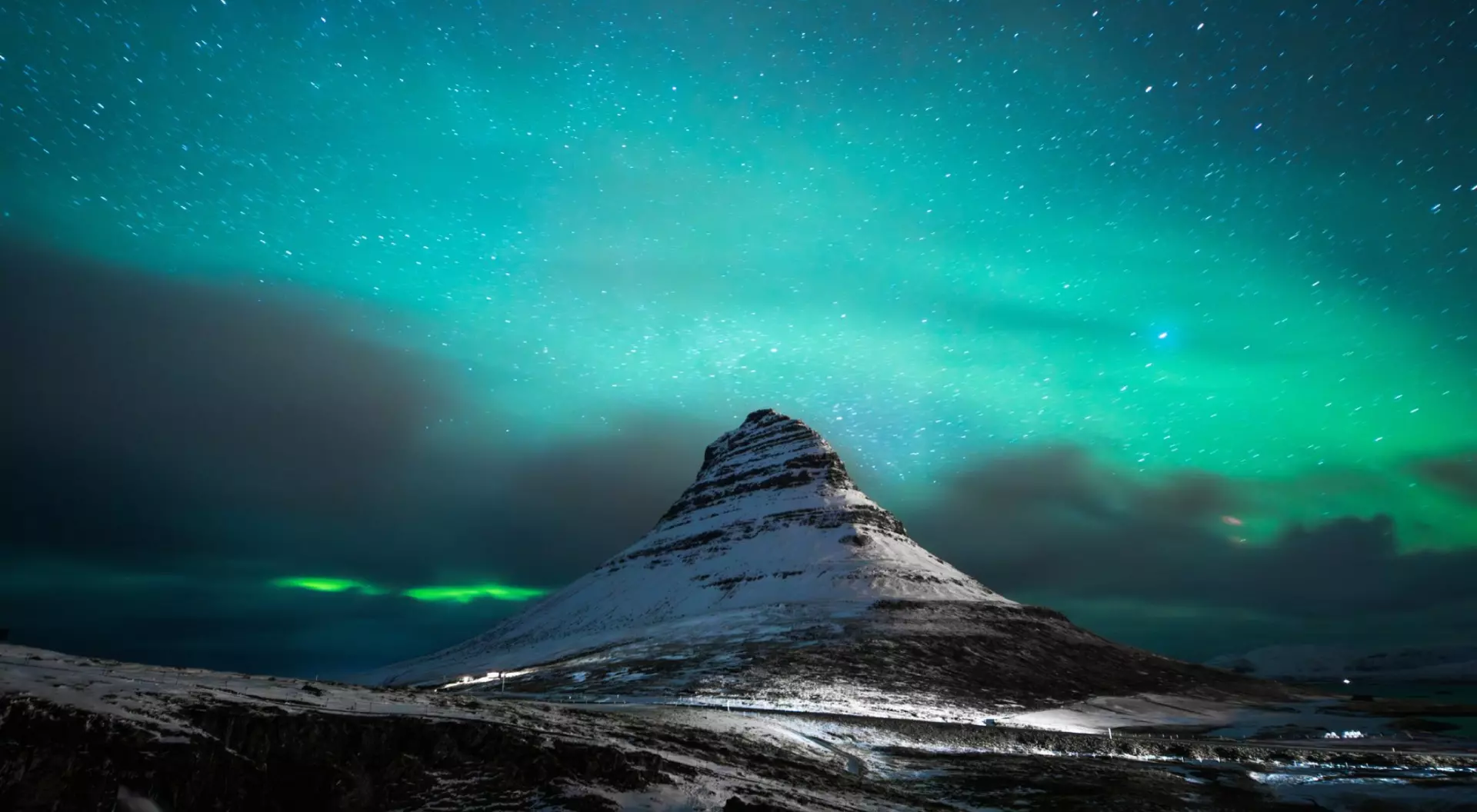 Northern lights in Mount Kirkjufell Iceland