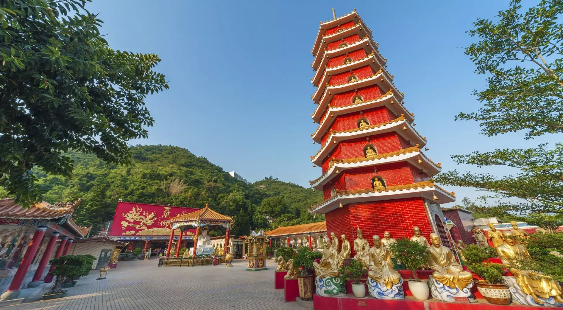 Pagoda and buddha sculpture of Ten Thousand Buddhas Monastery in Hong Kong
