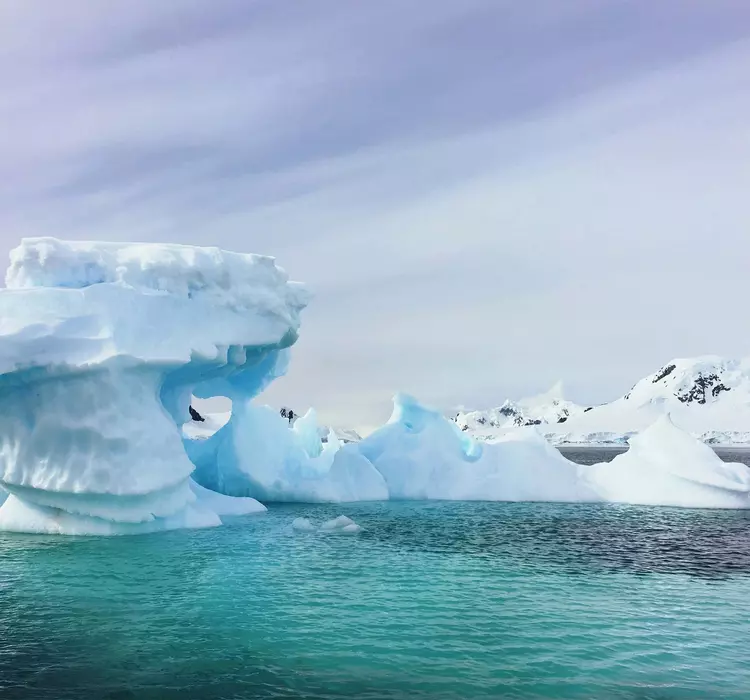 Ice and blue waters in the South Pole