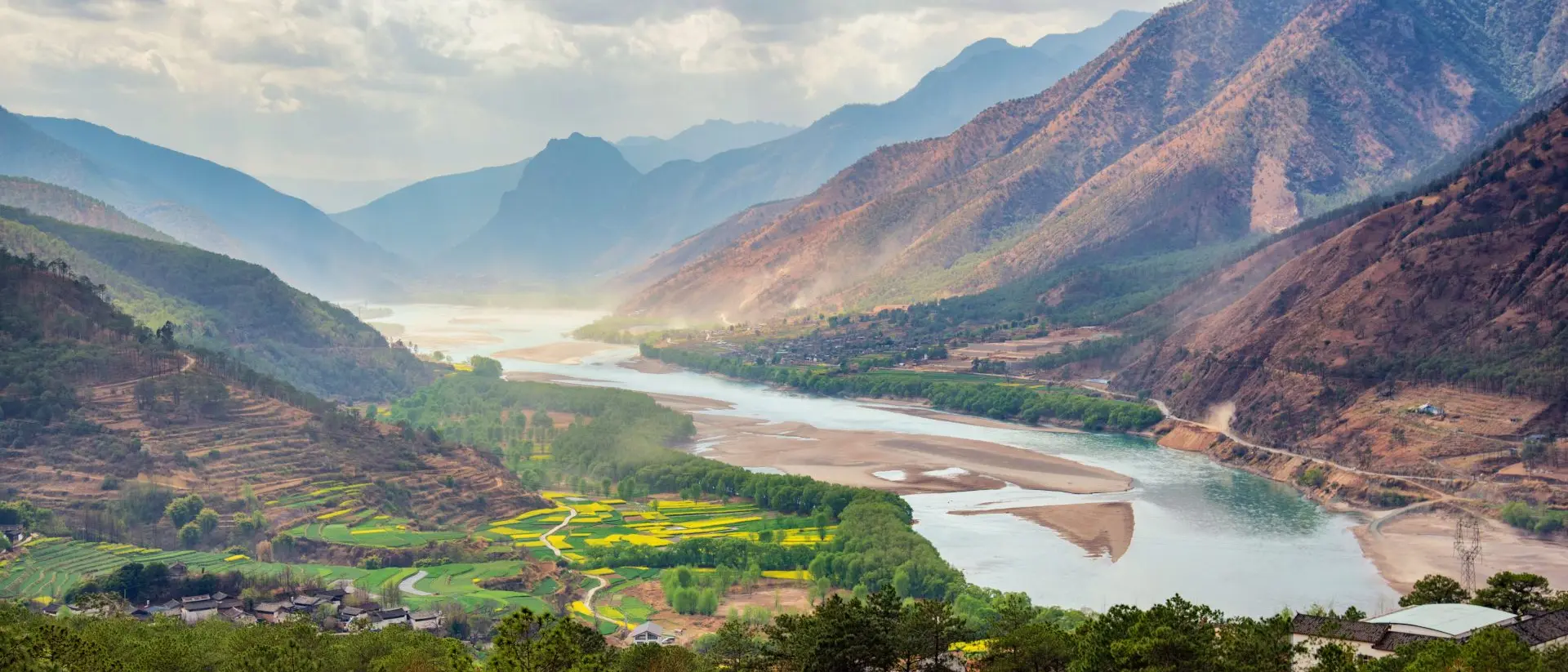 Yangtze River, Lijiang, Yunnan A famous bend of the river, surroudned by mountains and rays of sunshine