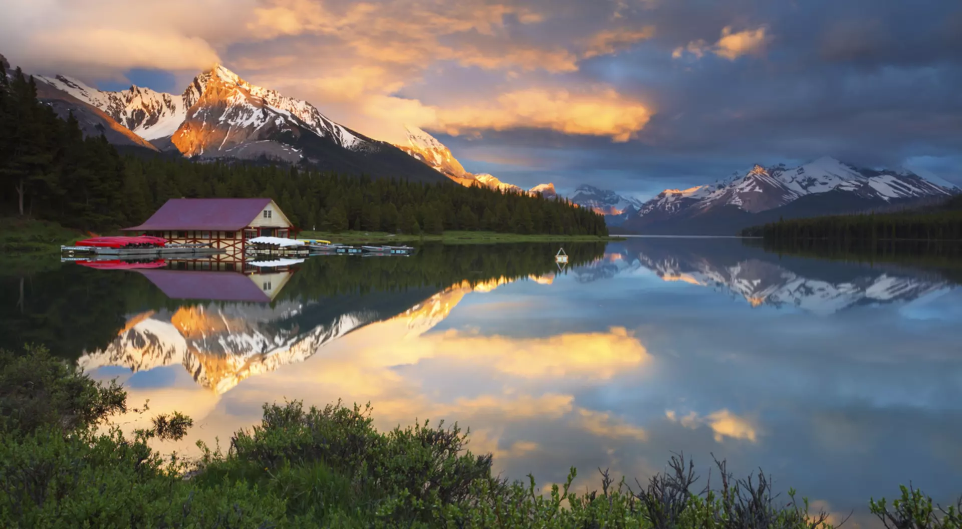Maligne Lake, Jasper National Park Maligne Lake, Jasper National Park