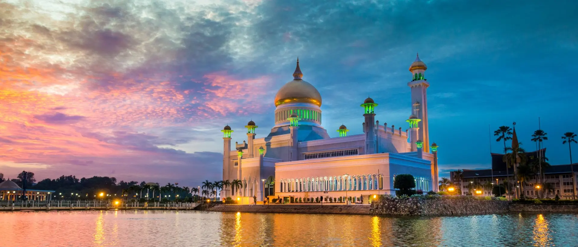 Sultan Omar Ali Saifuddin Mosque, Brunei at twilight