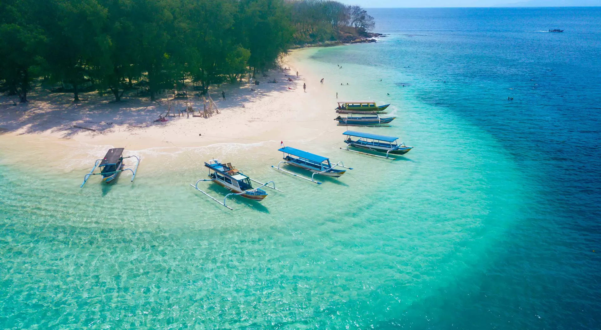 Image of tourist ships anchored on the beach