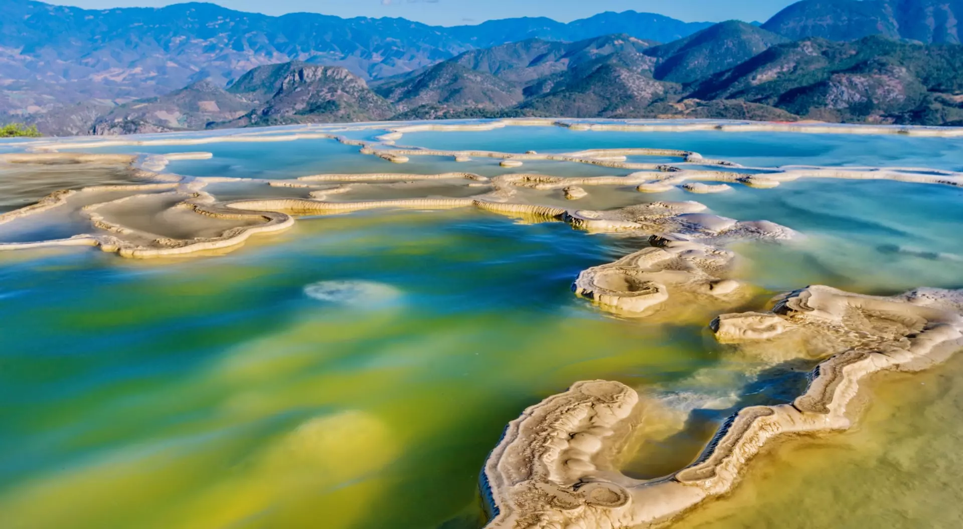 Hierve el Agua, San Isidro Roaguía Hierve el Agua, a set of bubbling mineral springs with spectacular panoramas over the sierra, in the Central Valleys of Oaxaca, Mexico