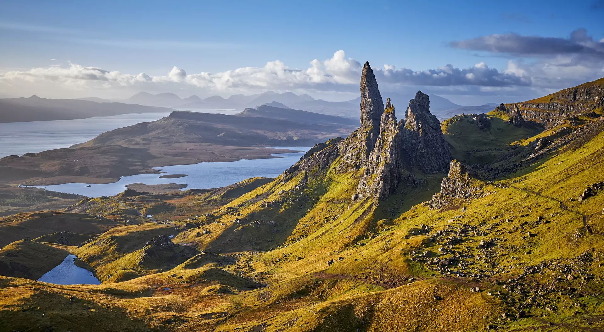  The Old Man of Storr looms over Portree, Isle of Skye and is situated 7 miles north of the town
